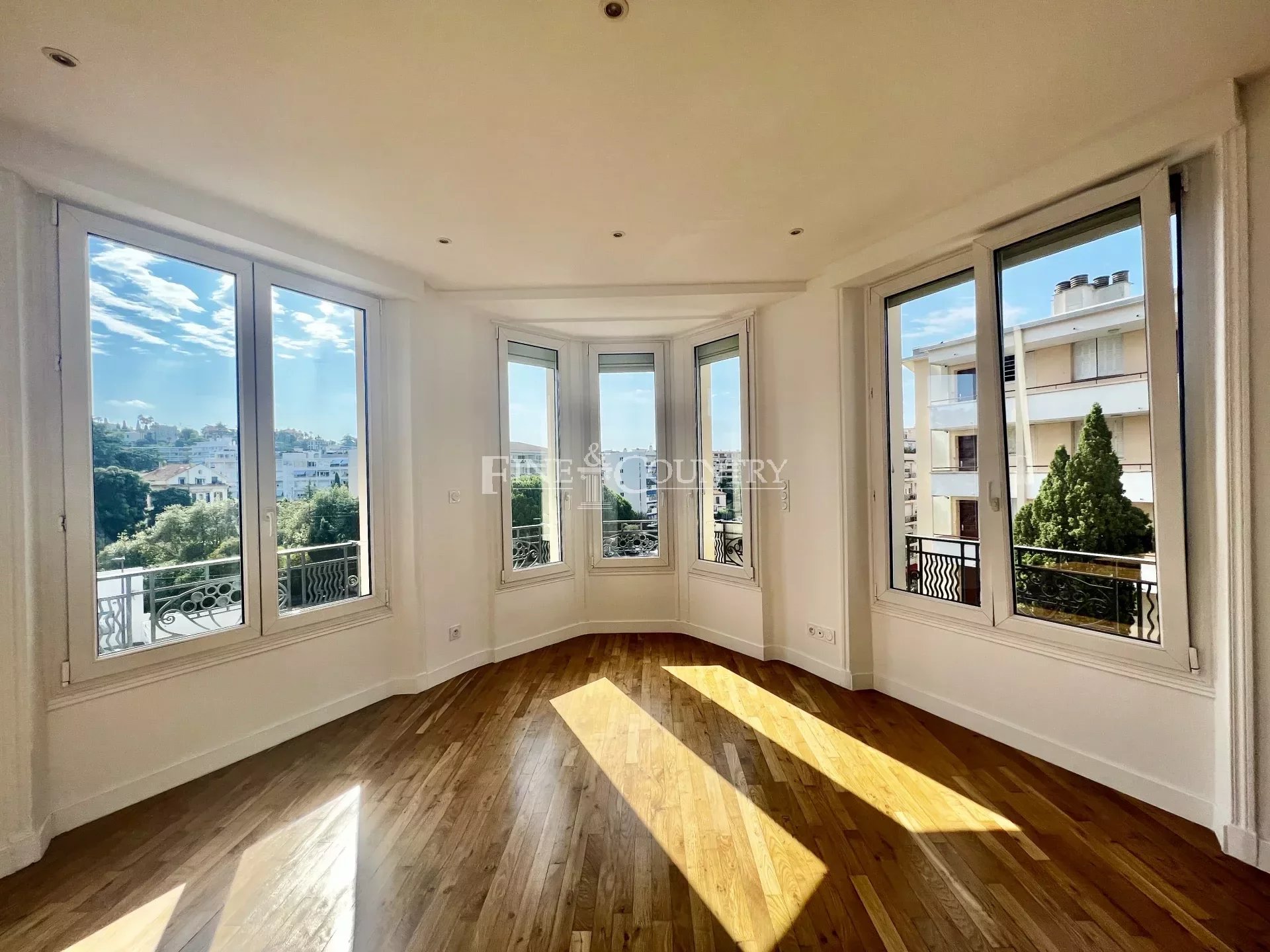 Apartment for sale in Cannes, Banane