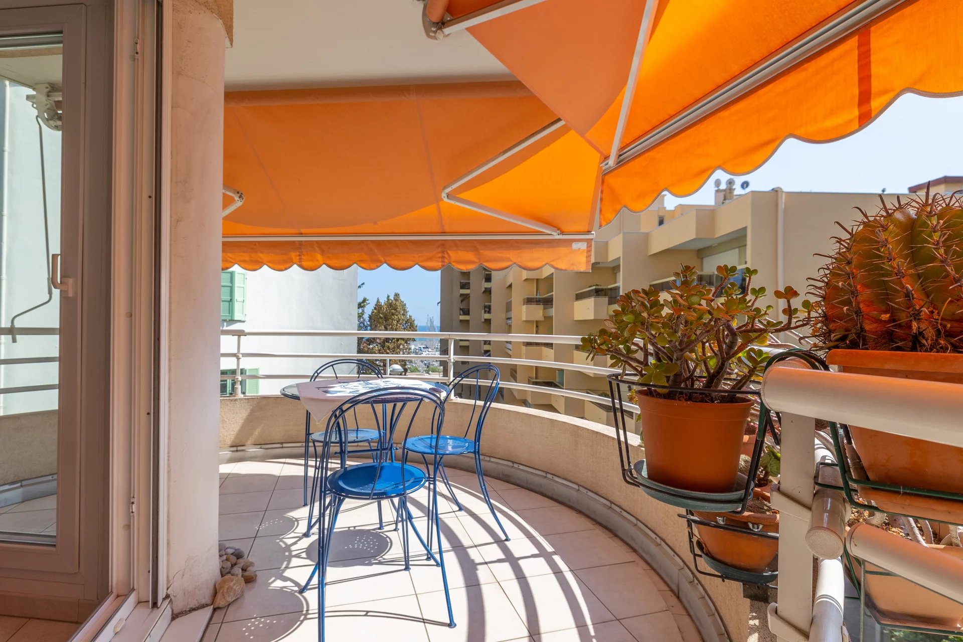 Menton Garavan 2 piéces avec terrasse parking