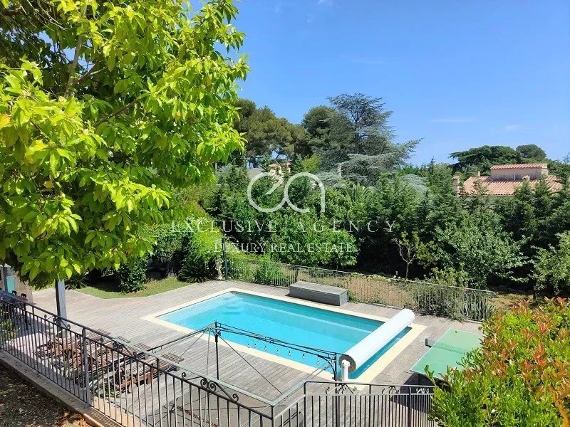 ANTIBES PROVENCAL VILLA 235M² WITH GARDEN, SWIMMING POOL AND CAR PARK