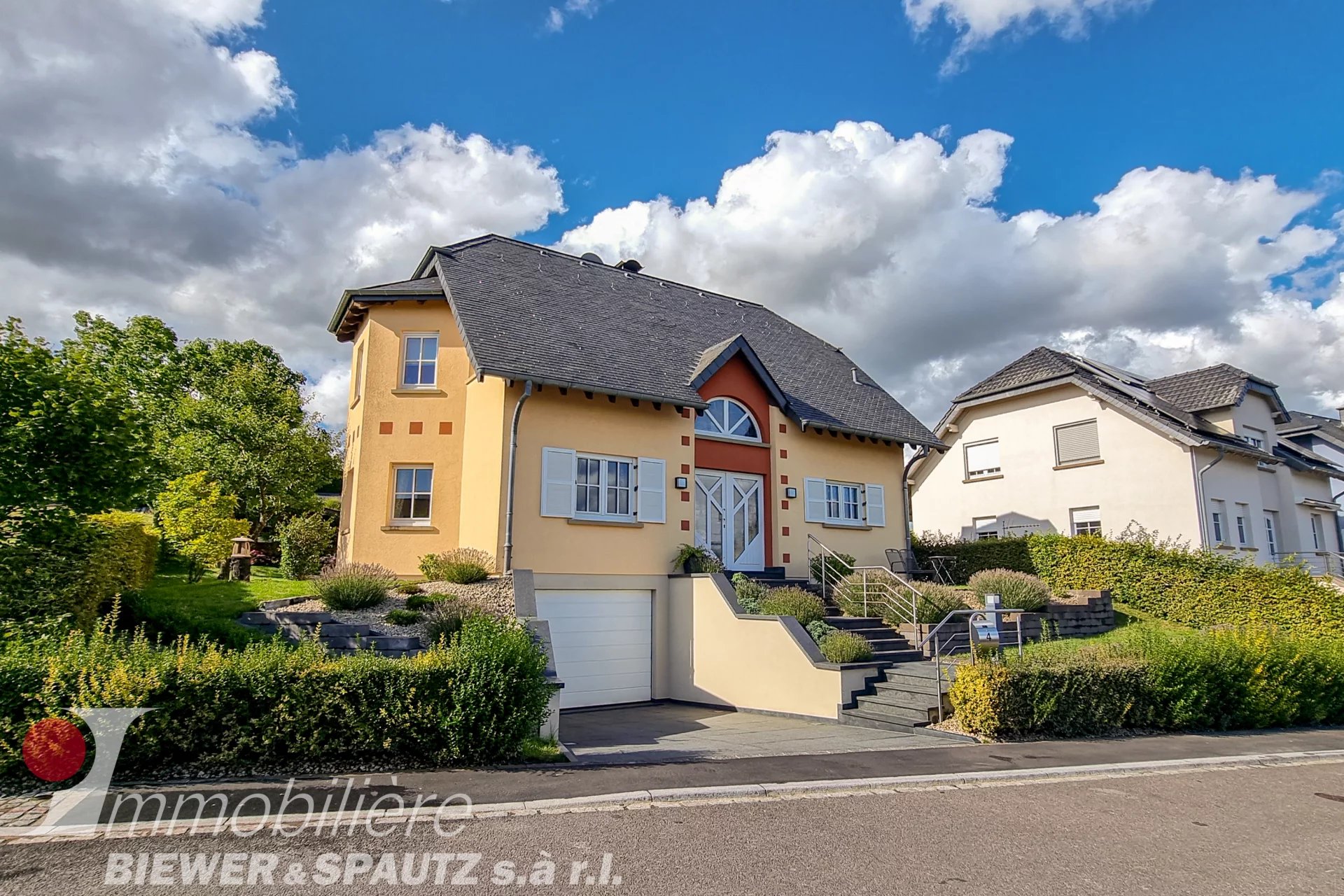 UNDER SALES AGREEMENT - House with 4 bedrooms in Munschecker