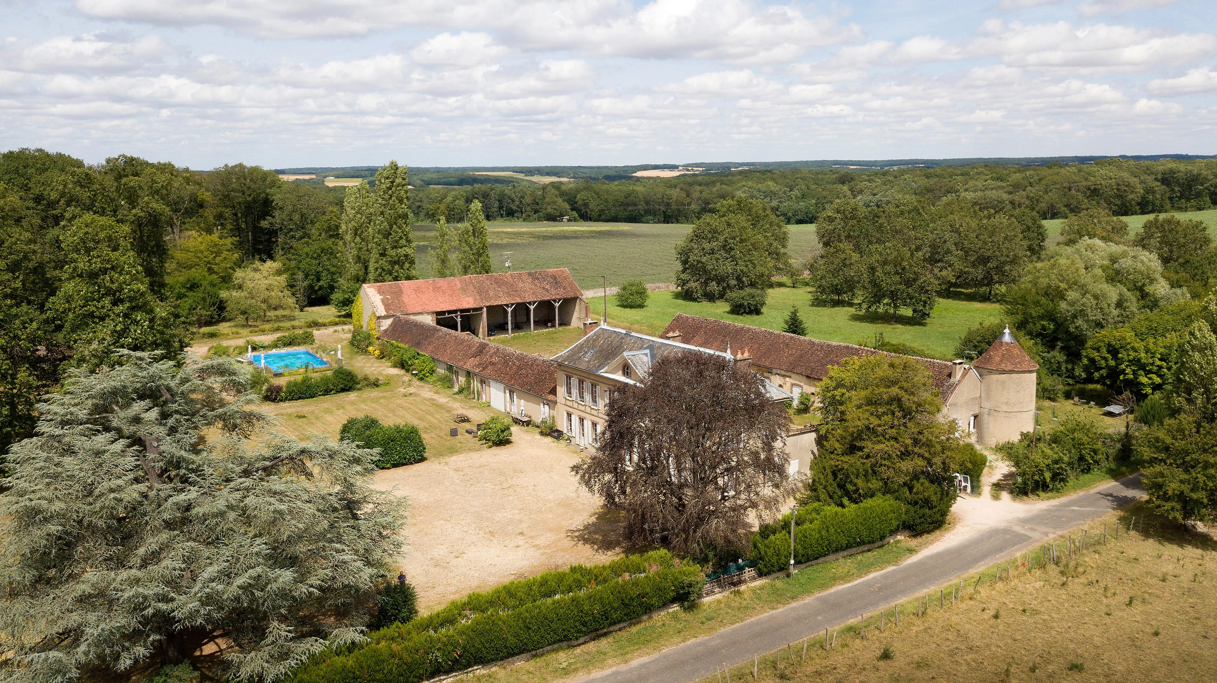 Burgundy – An elegant 18th/19th century property in 2.4 hectares