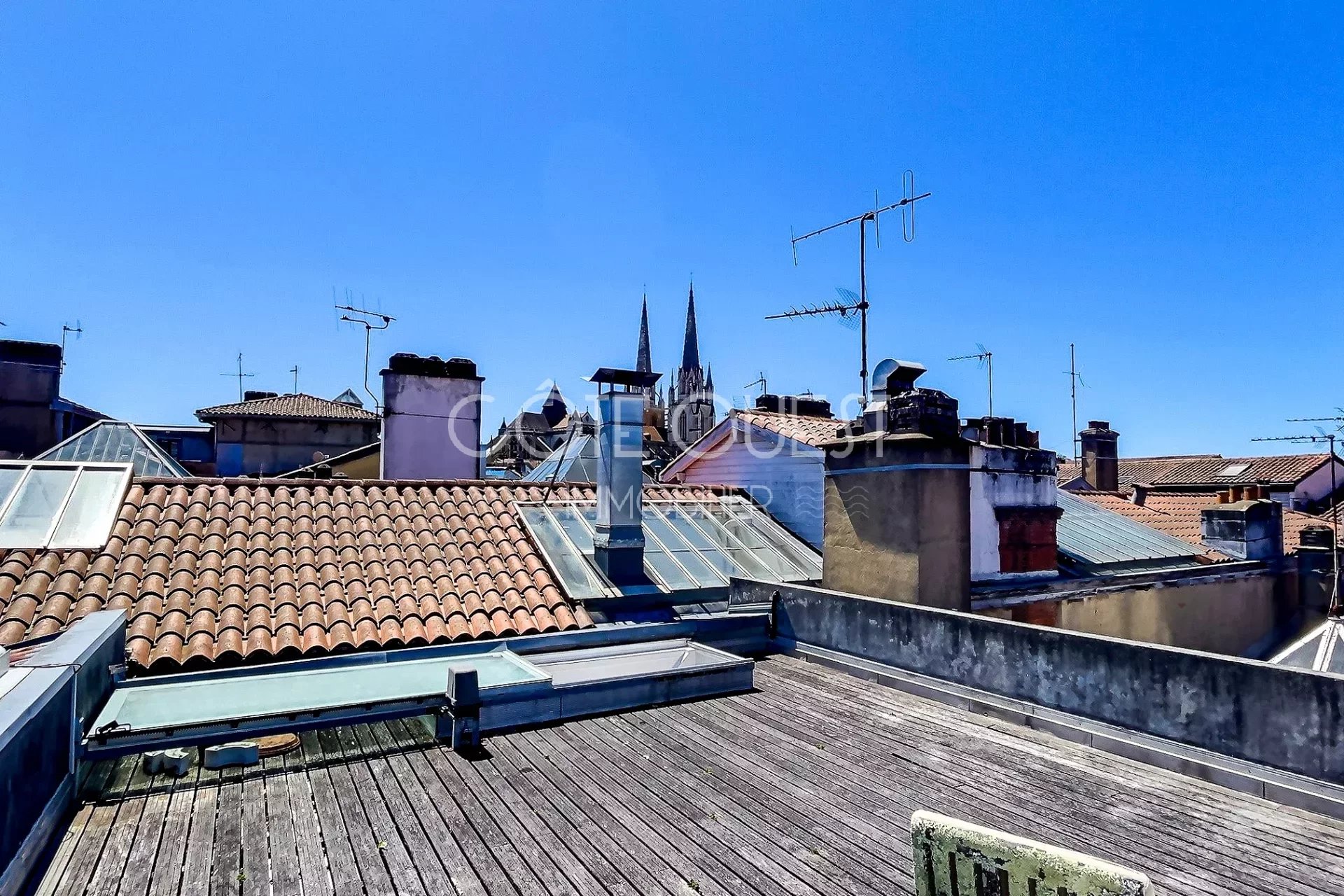 BAYONNE CENTRE – A 5-ROOM APARTMENT WITH A ROOFTOP TERRACE
