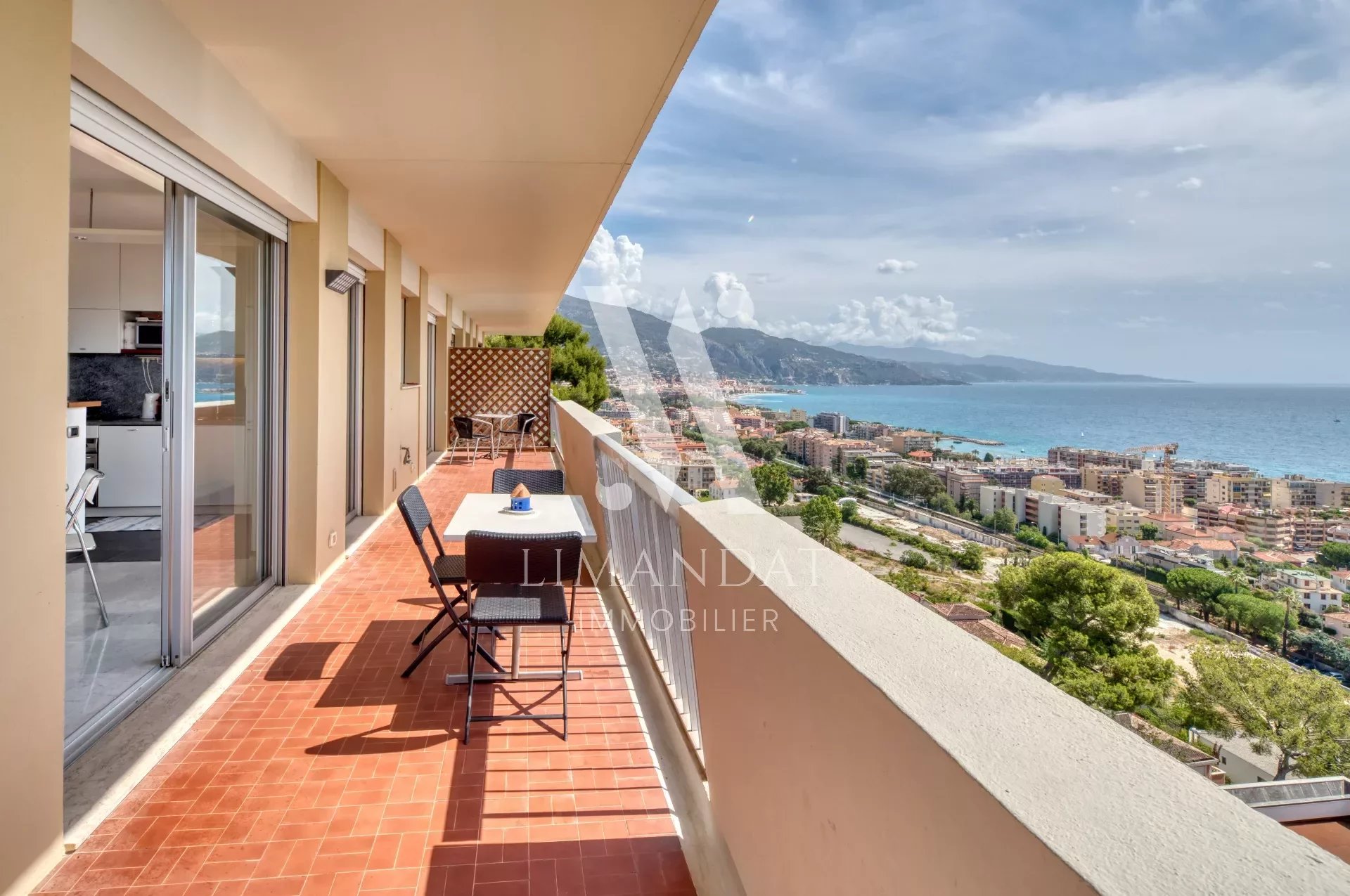 Roquebrune Cap Martin - 2 rooms 56 m2, corner terrace 33m2 sea view, cellar, parking