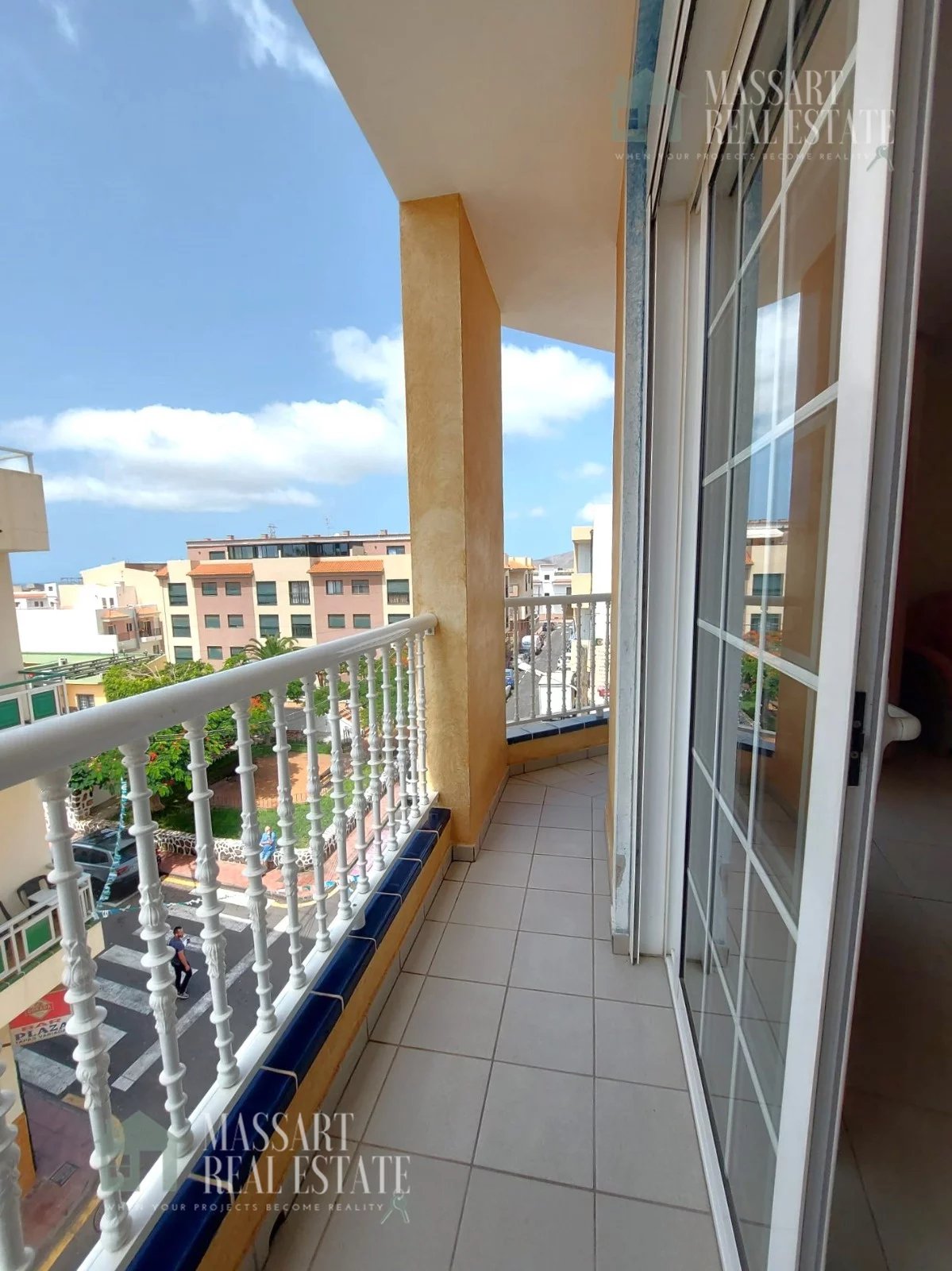 Corner penthouse of 100 m2 located in Guargacho.