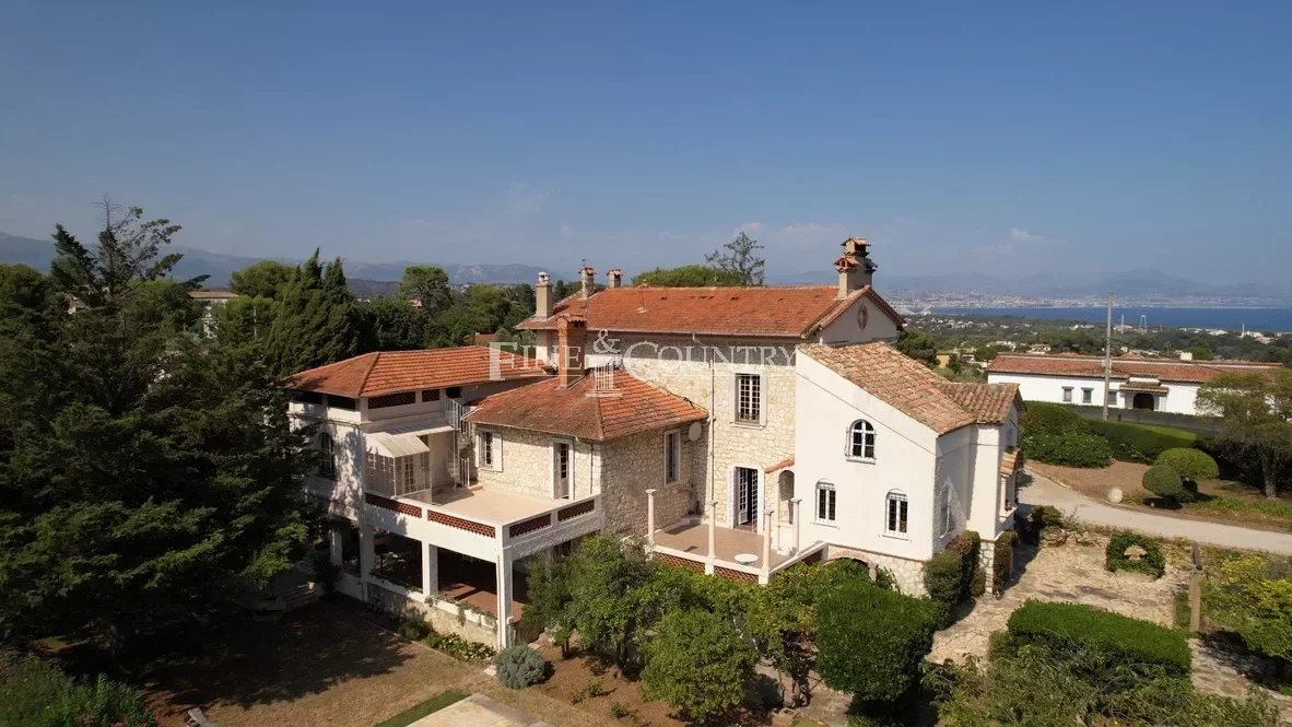 Bastide For Sale in Antibes Accommodation in Cannes