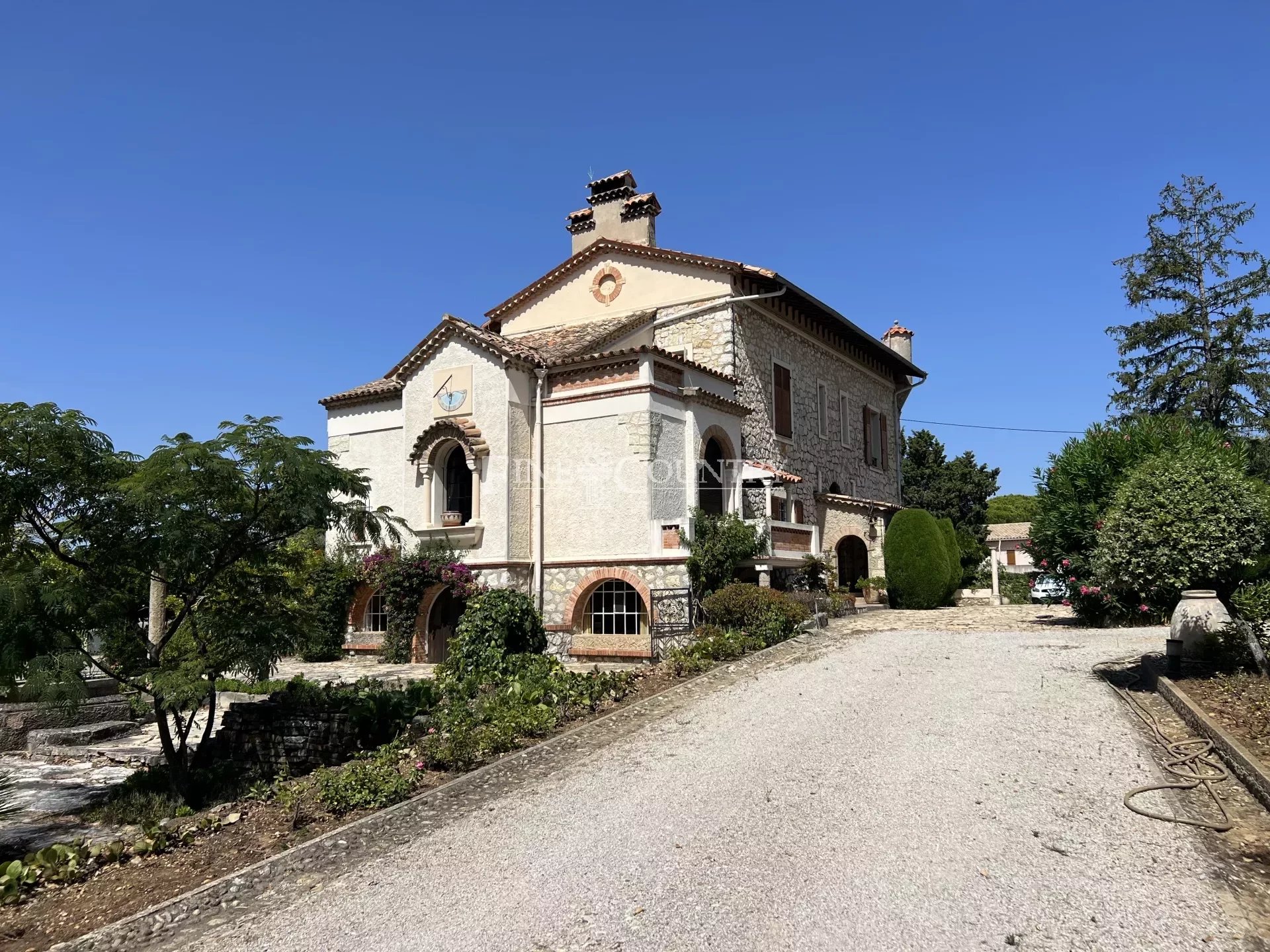 Bastide For Sale in Antibes