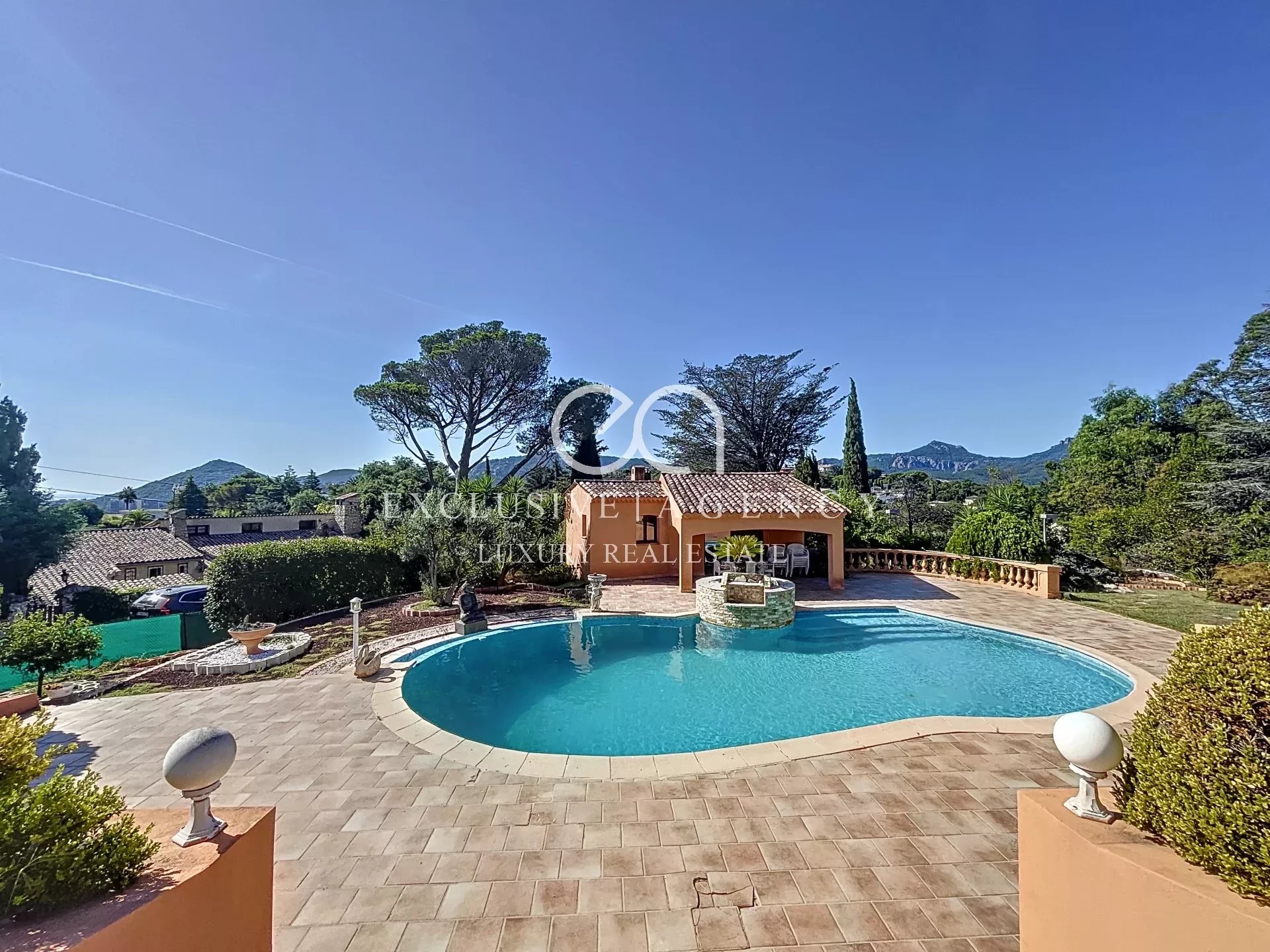 195M² PROVENCAL VILLA WITH POOL, POOL HOUSE AND GARAGE