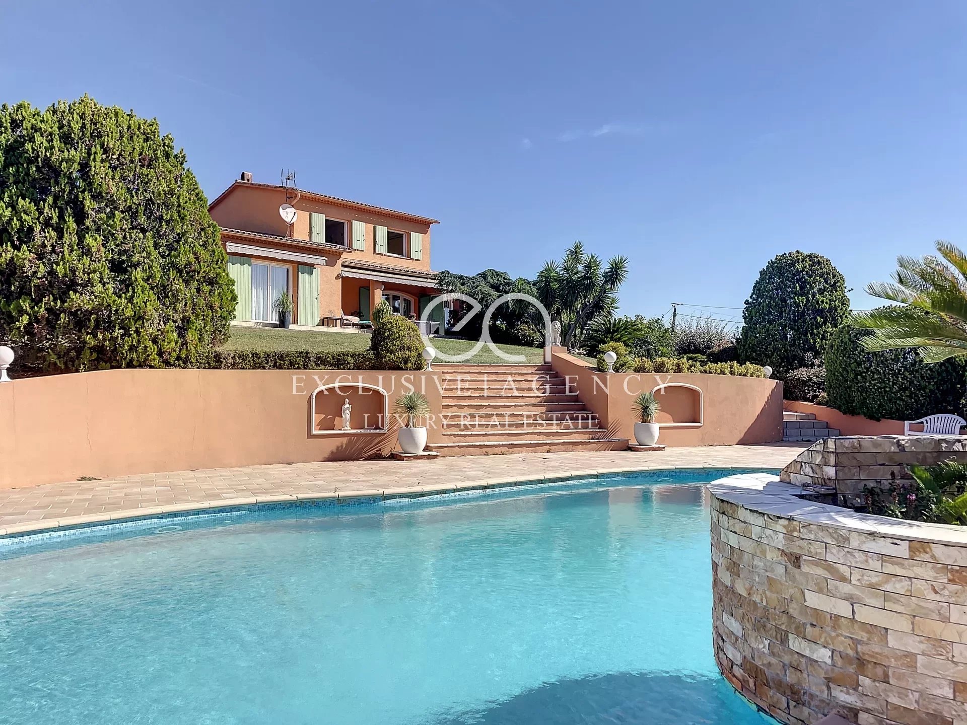 PROVENCAL VILLA 195SQM WITH SWIMMING POOL GARAGE AND POOL HOUSE