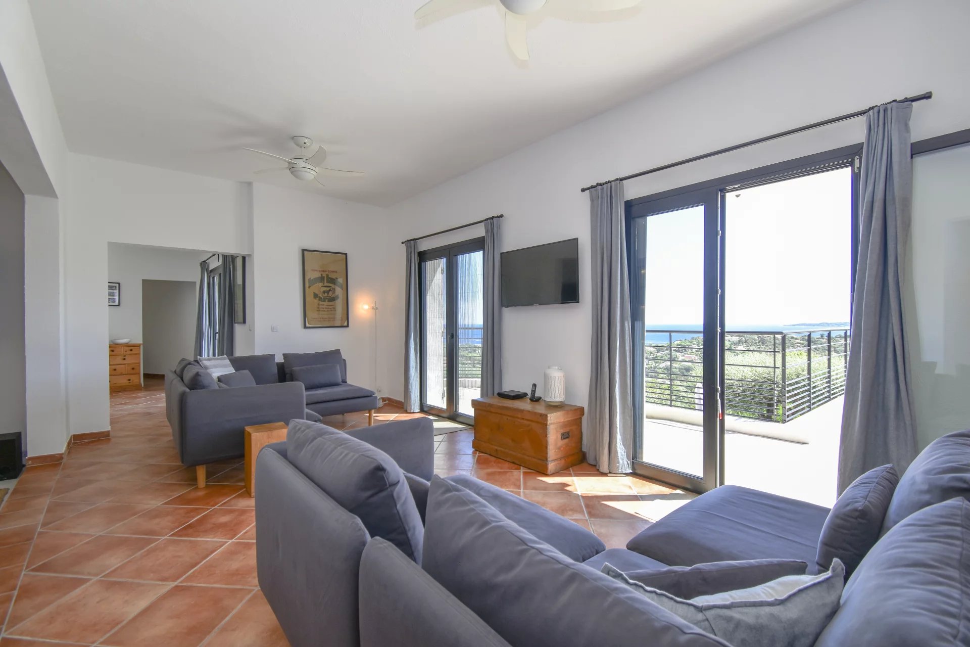 4 bedroom house with uninterrupted panoramic sea views