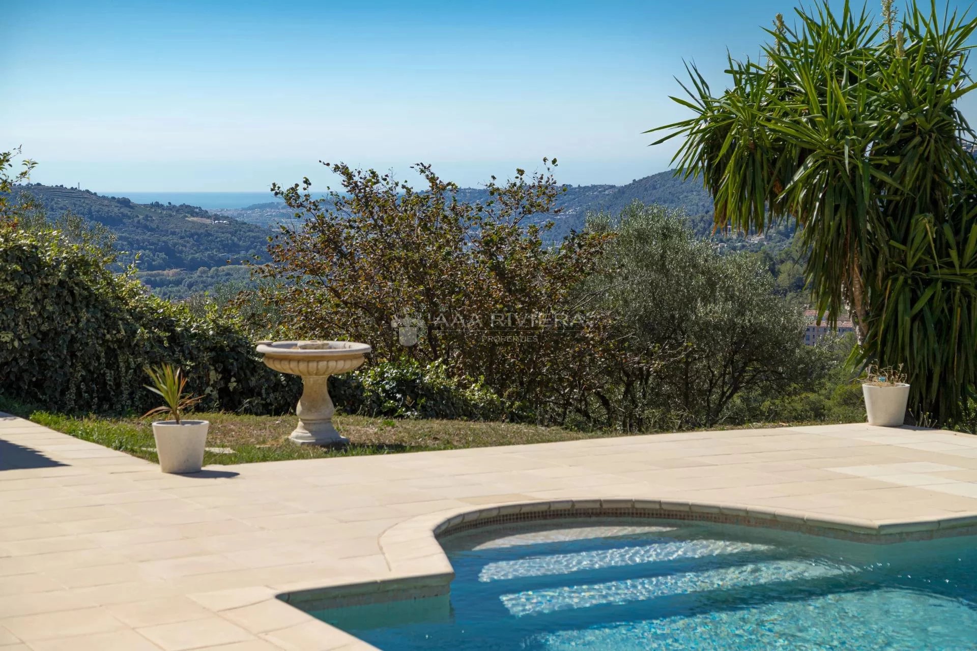 SOUS OFFRE ACCEPTEE -Carros - Villa familiale 5 chambres au calme avec vue panoramique, piscine et studio indépendant