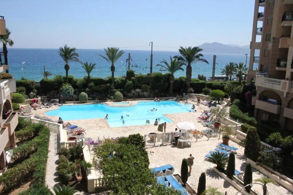 BEAUTIFUL 2/3P APARTMENT CANNES LA BOCCA WITH PARKING