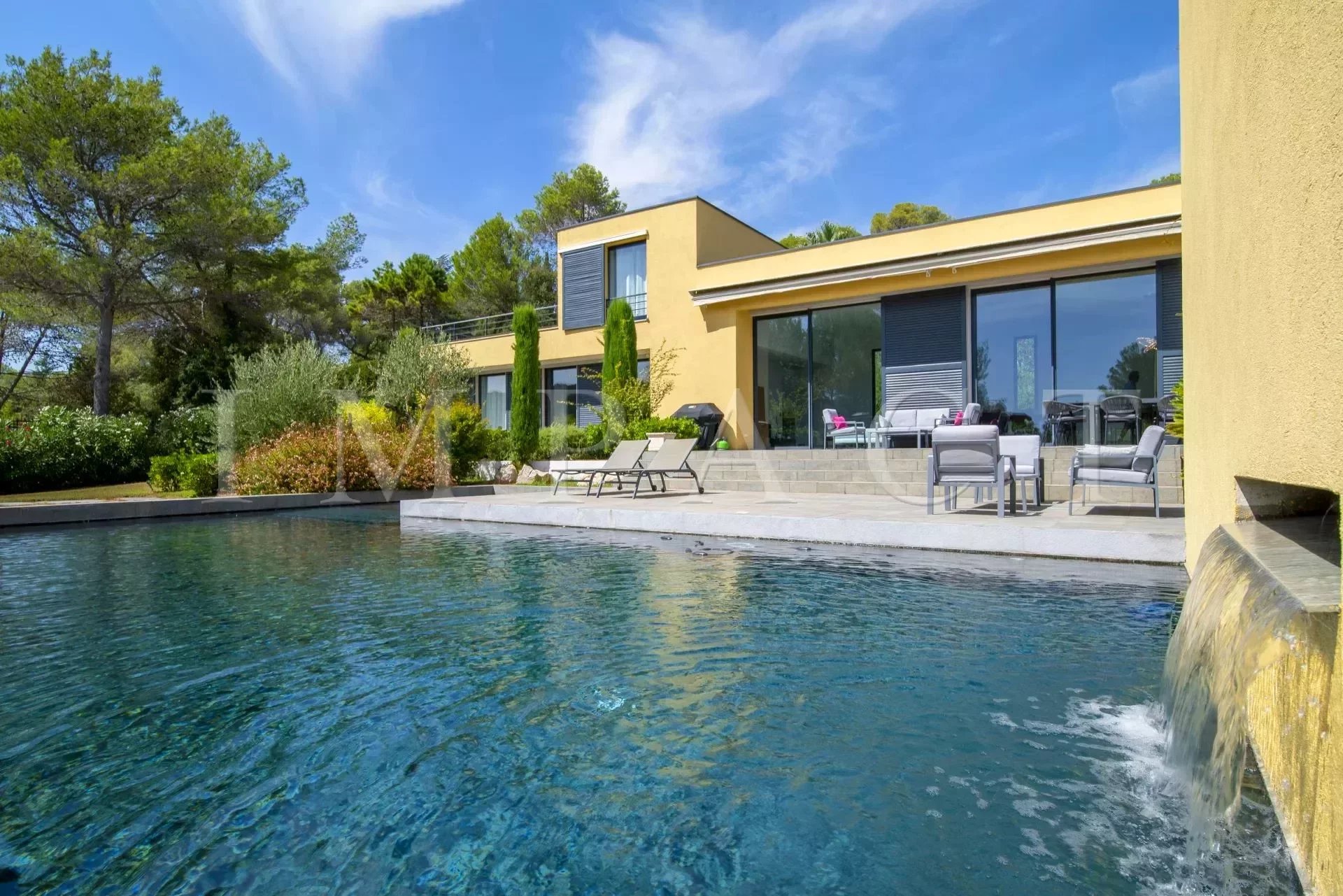 Between Biot & Valbonne - Magnificent contemporary villa for sale