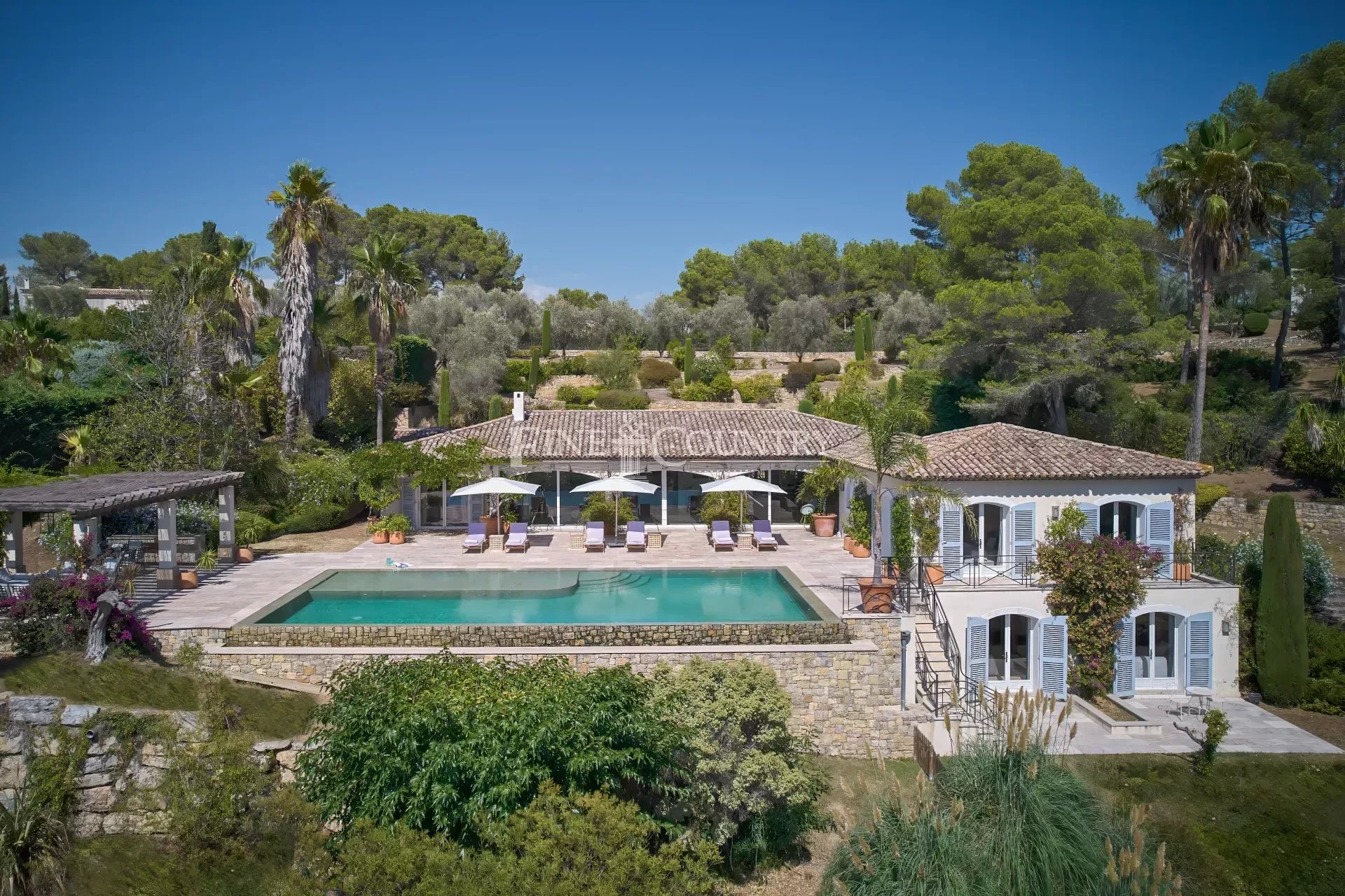 Villa for sale near Mougins Accommodation in Cannes