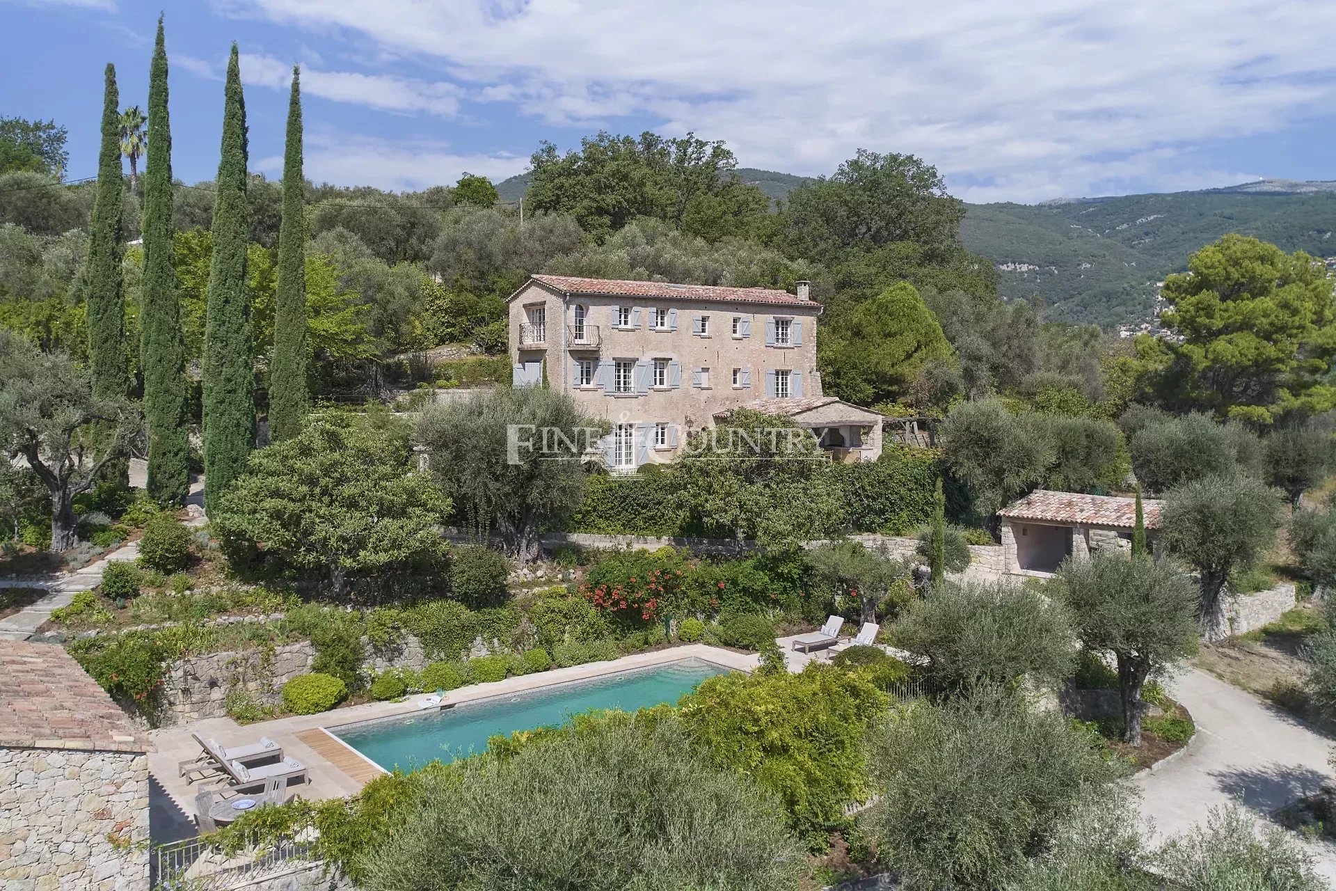 18th Century Stone Bastide for sale in Chateauneuf-Grasse Accommodation in Cannes