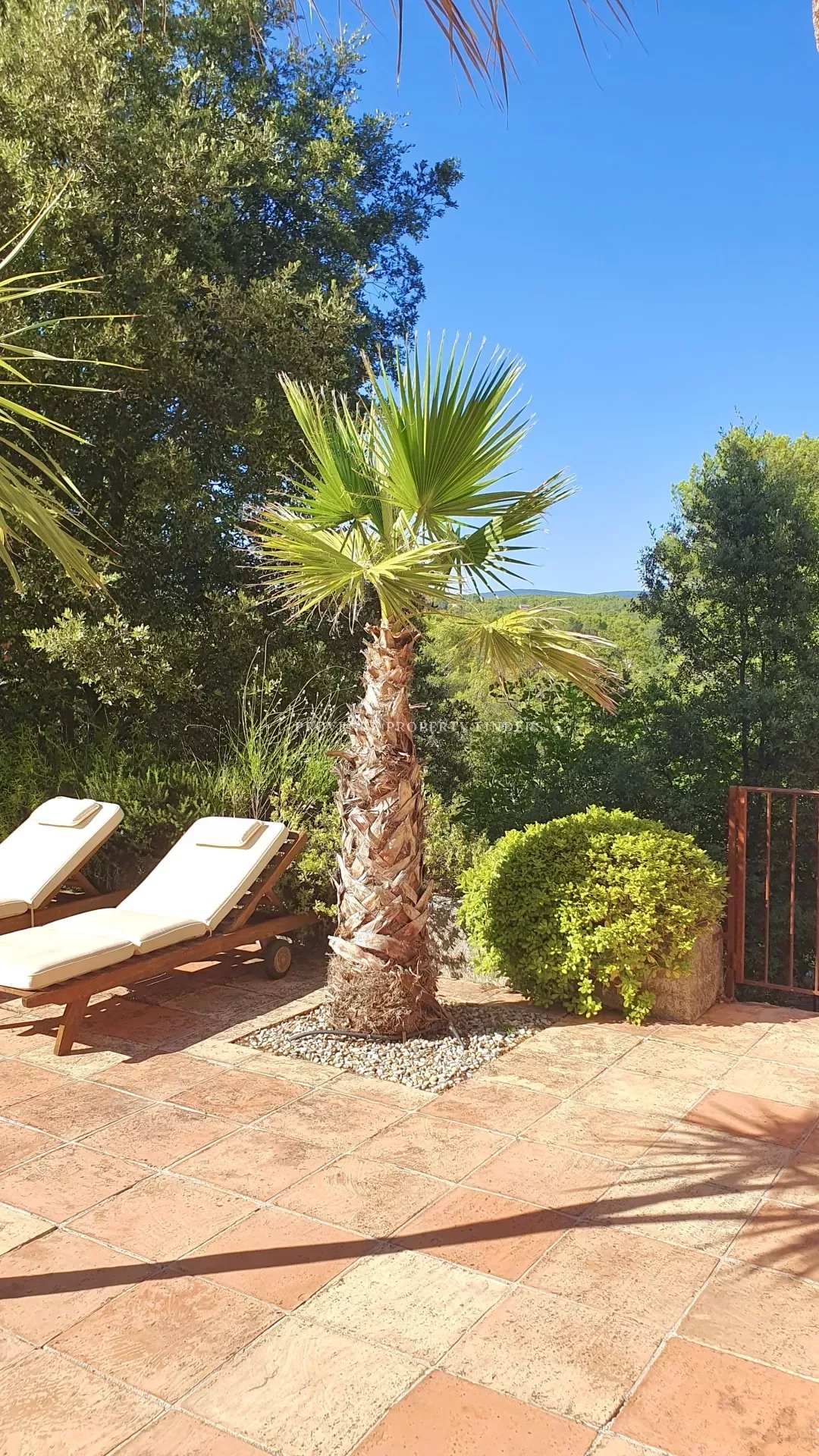 Wonderful , large villa in the Provence. 5 Bedrooms, 5 bathrooms.