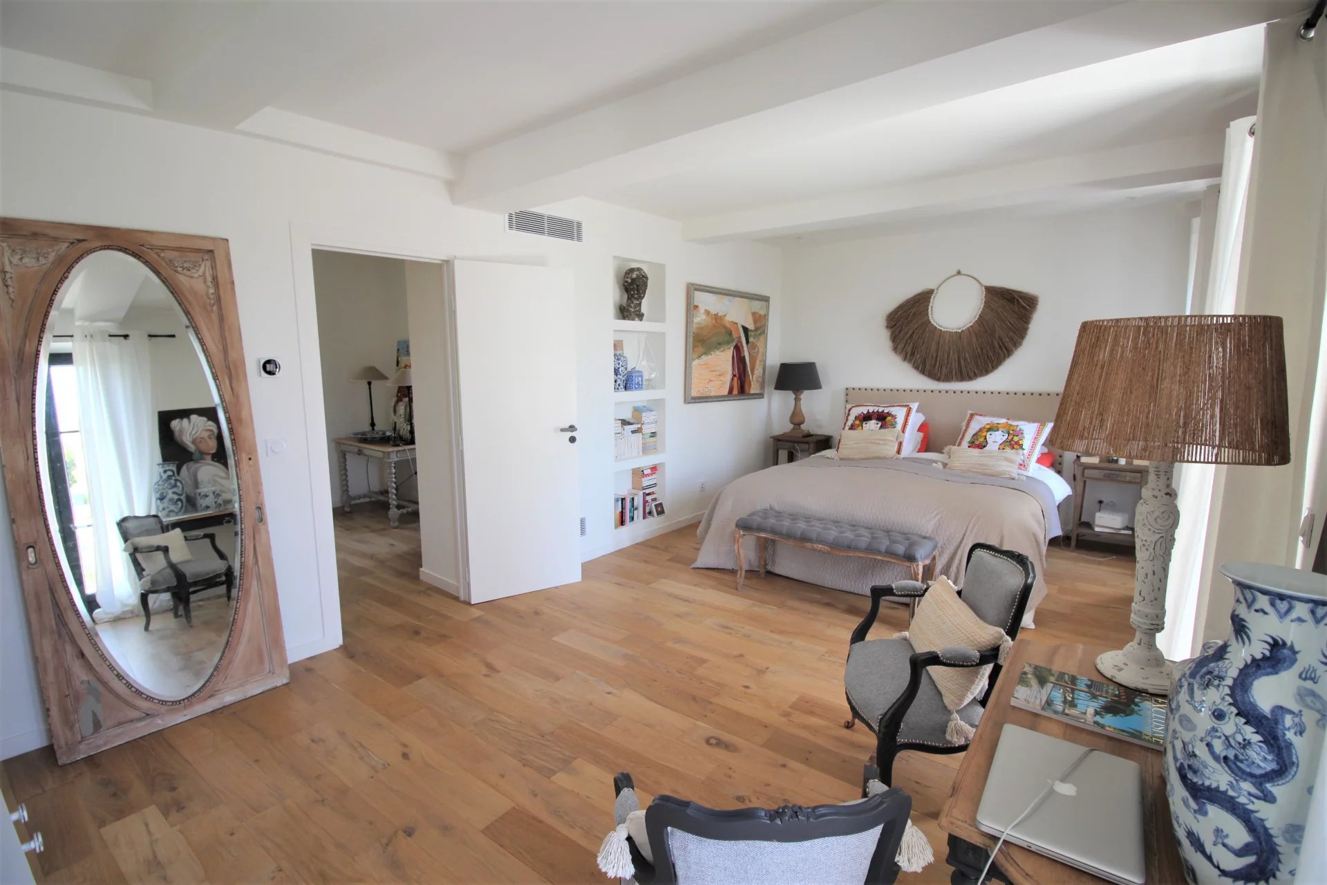 Le Cannet, résidentiel, villa de charme vue mer, 200m² env, 3 chambres, studio indépendant.