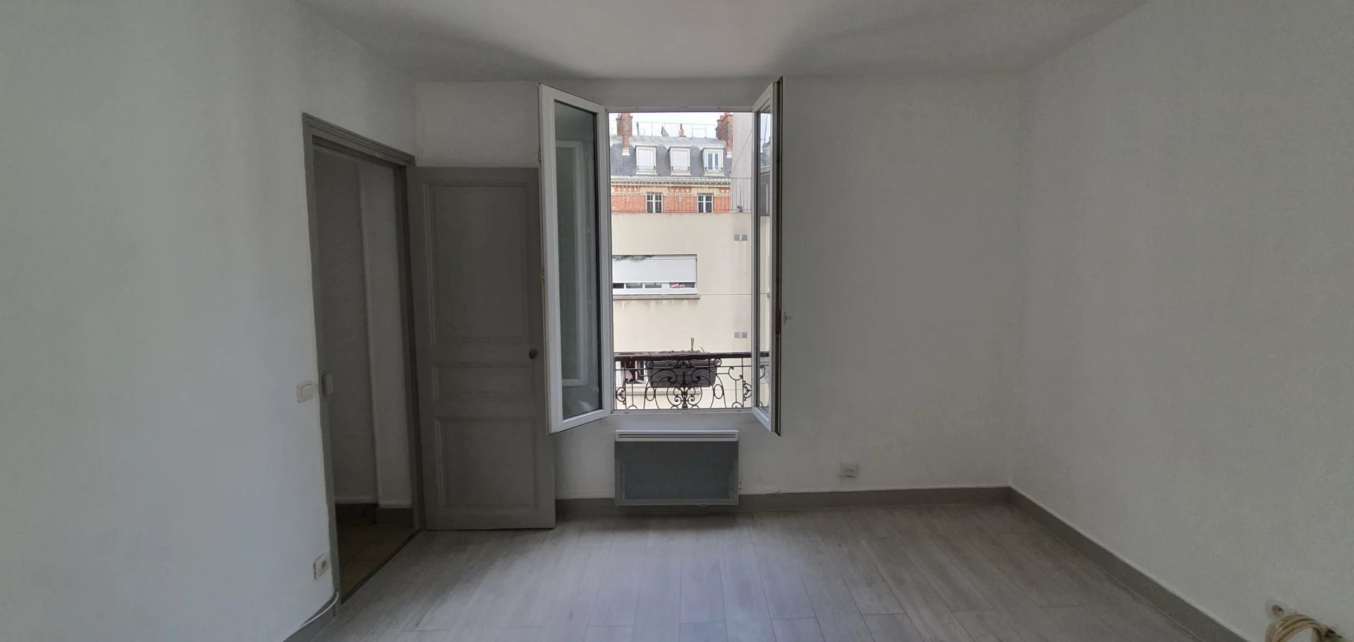 One-room apartment (T1bis) of 25.09 m² rue des Moines Paris 17ème