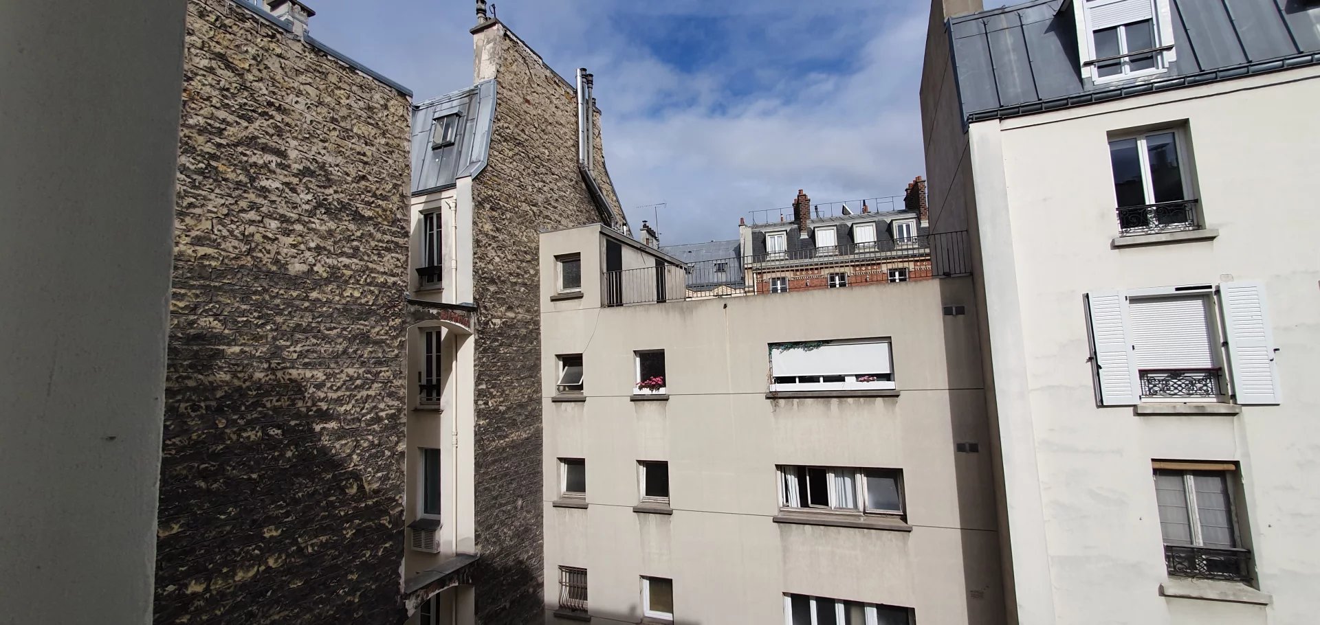 One-room apartment (T1bis) of 25.09 m² rue des Moines Paris 17ème