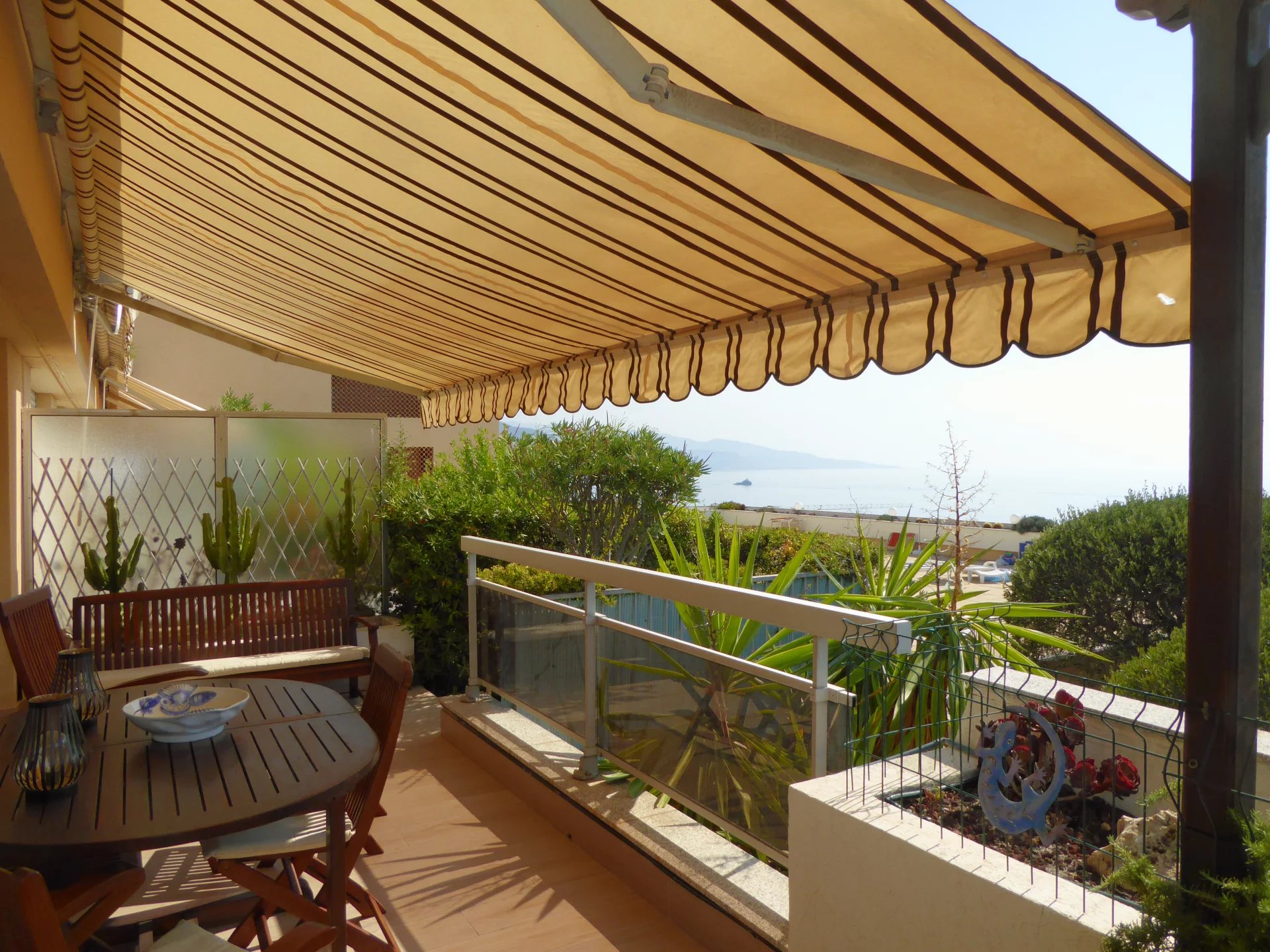 EXCLUSIVE 3-ROOM APARTMENT "ESPALIERES"