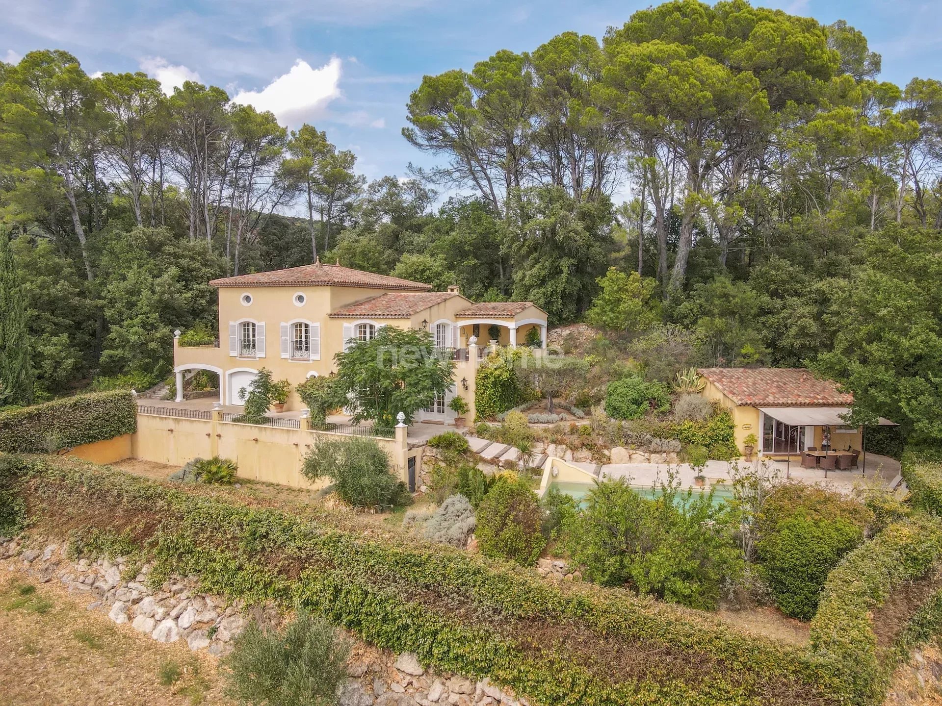 Très belle villa avec piscine et vue dégagée près du Village de Lorgues