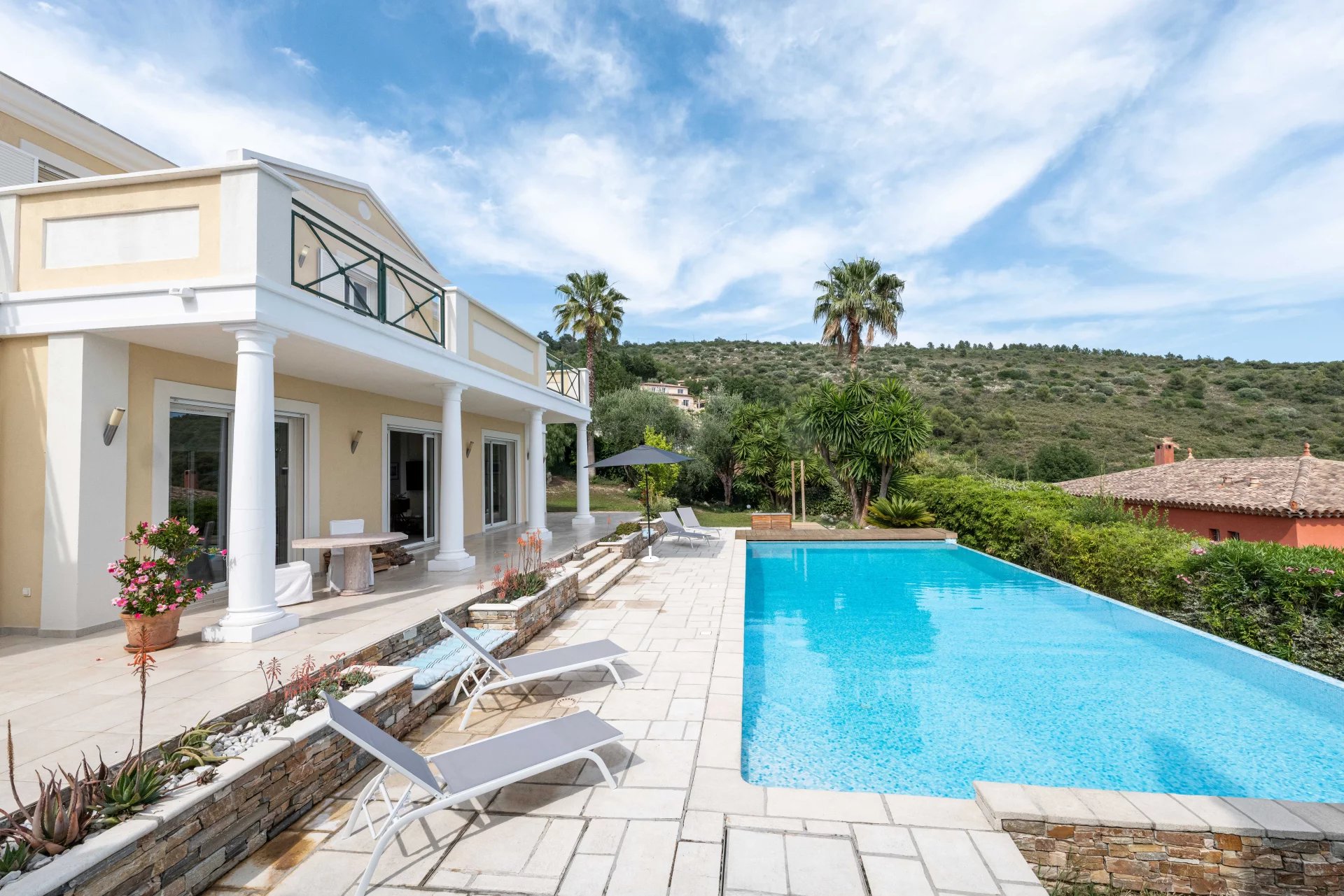 Location Falicon Villa meublée en Duplex 230m² avec piscine Domaine du Faliconnet