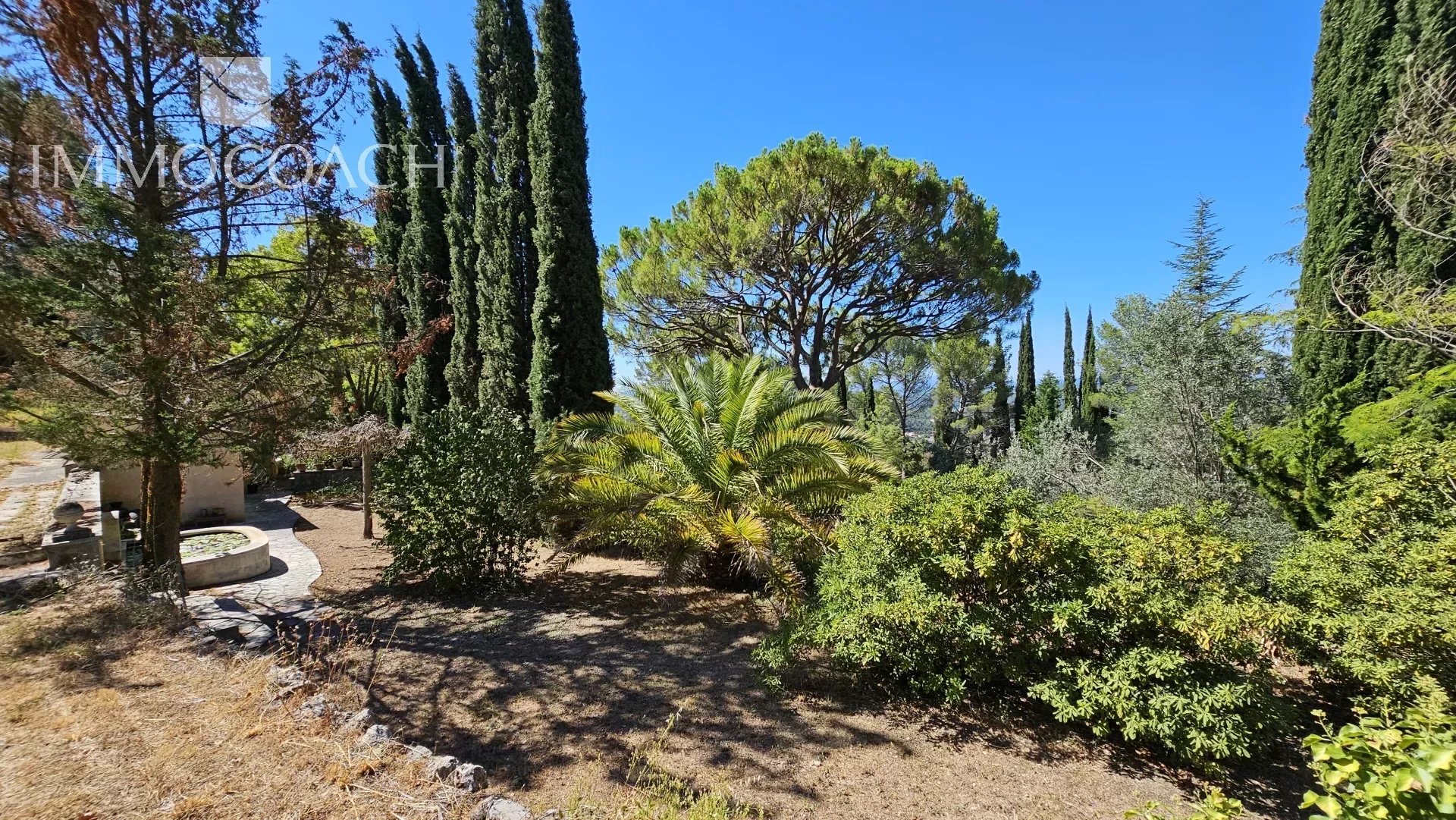 Magnificent 1.5 ha estate in the hills around Draguignan with panoramic views