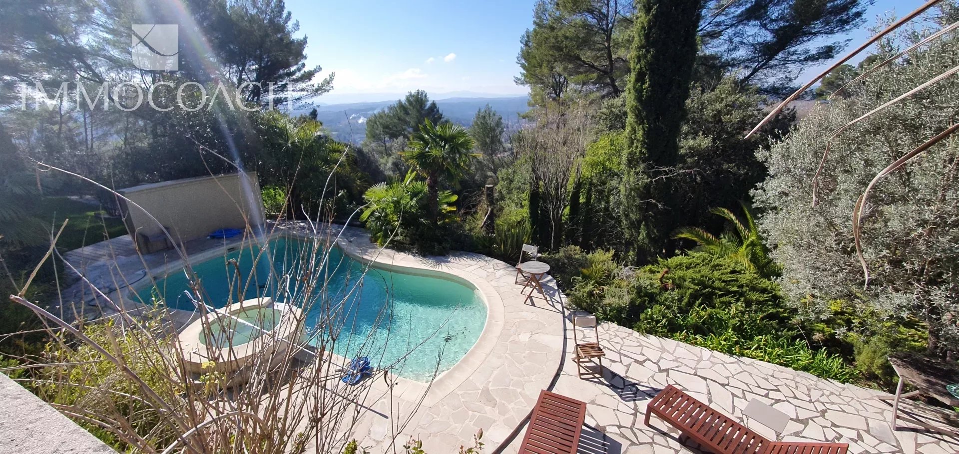 Magnificent 1.5 ha estate in the hills around Draguignan with panoramic views