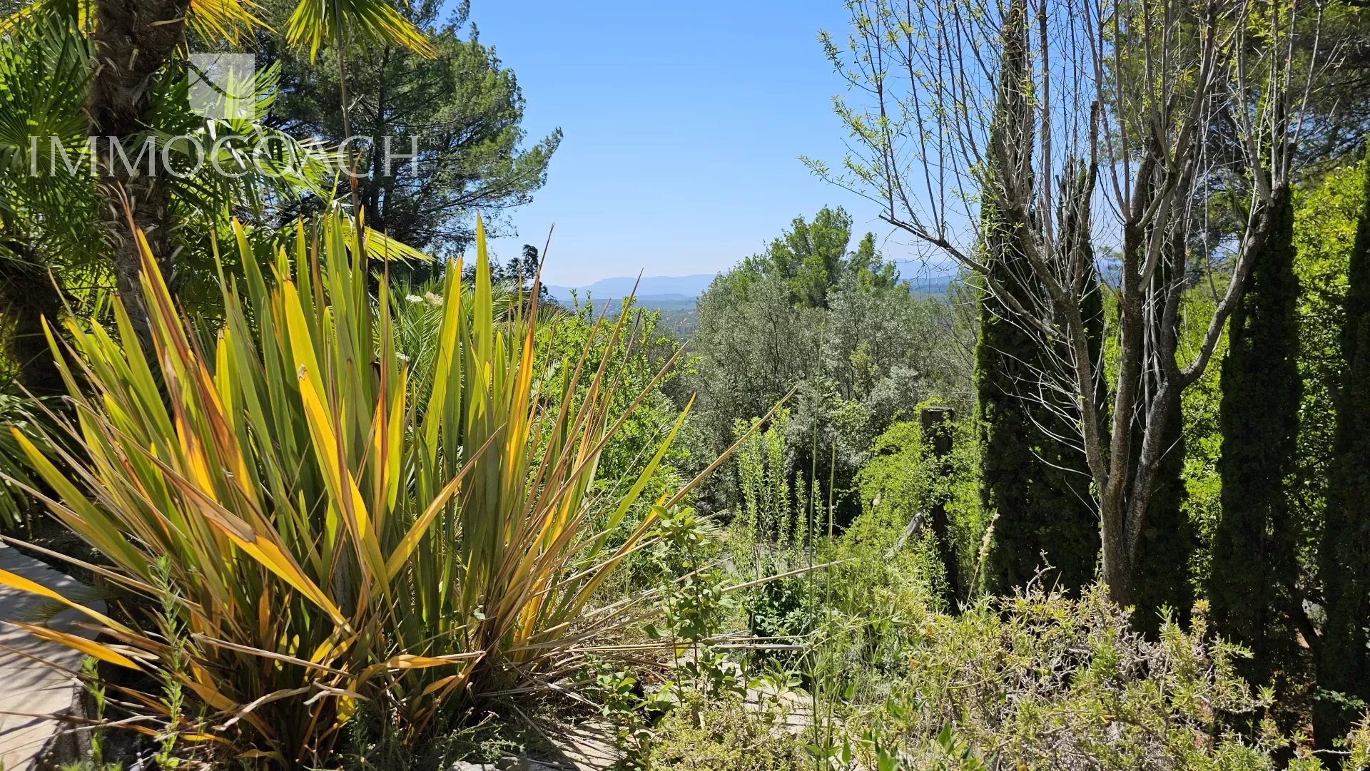 Magnifique Domaine de 1,5 ha sur les collines de Draguignan avec vue panoramique