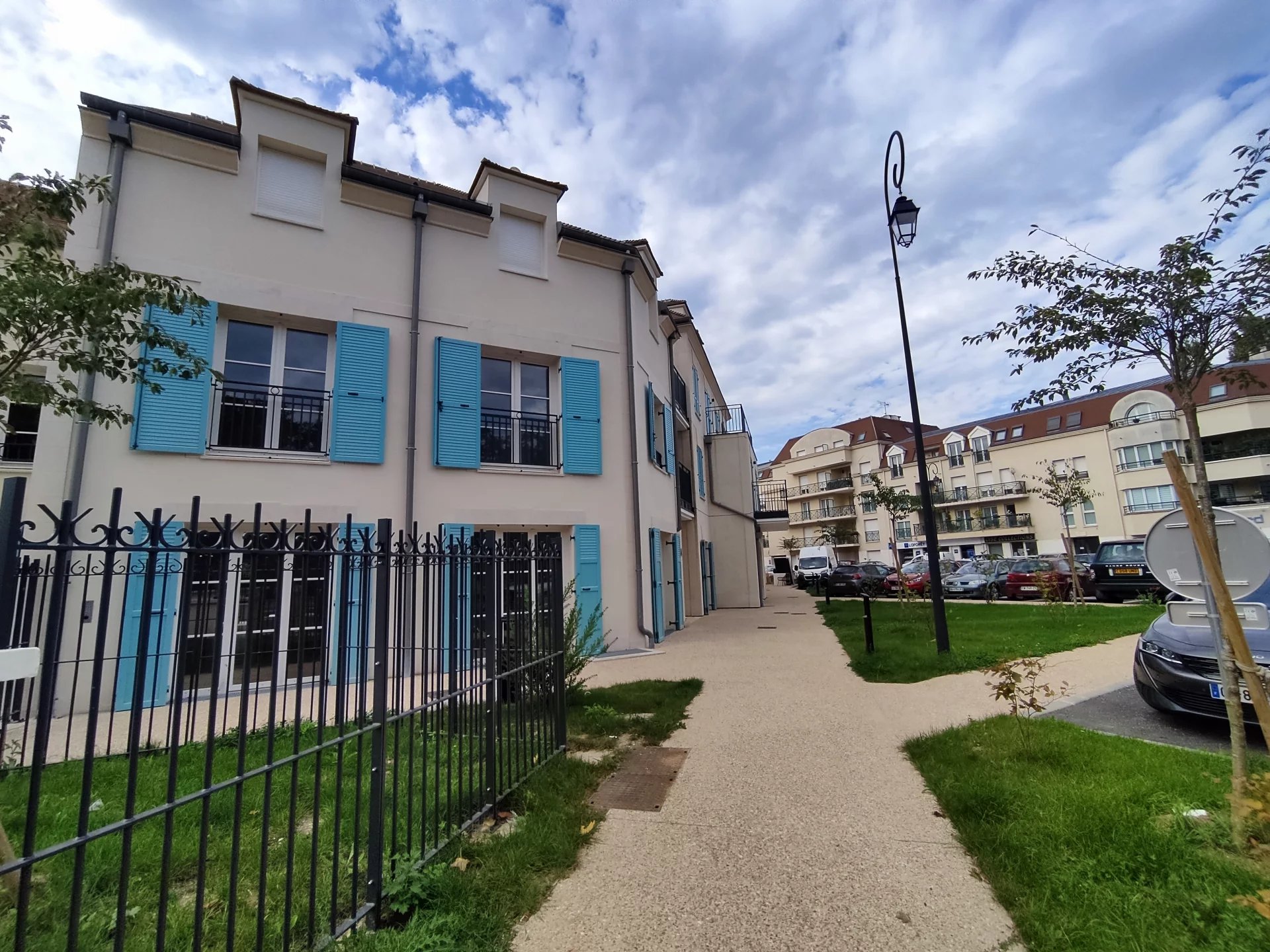 MURS COMMERCIAUX 89 M² LAMORLAYE