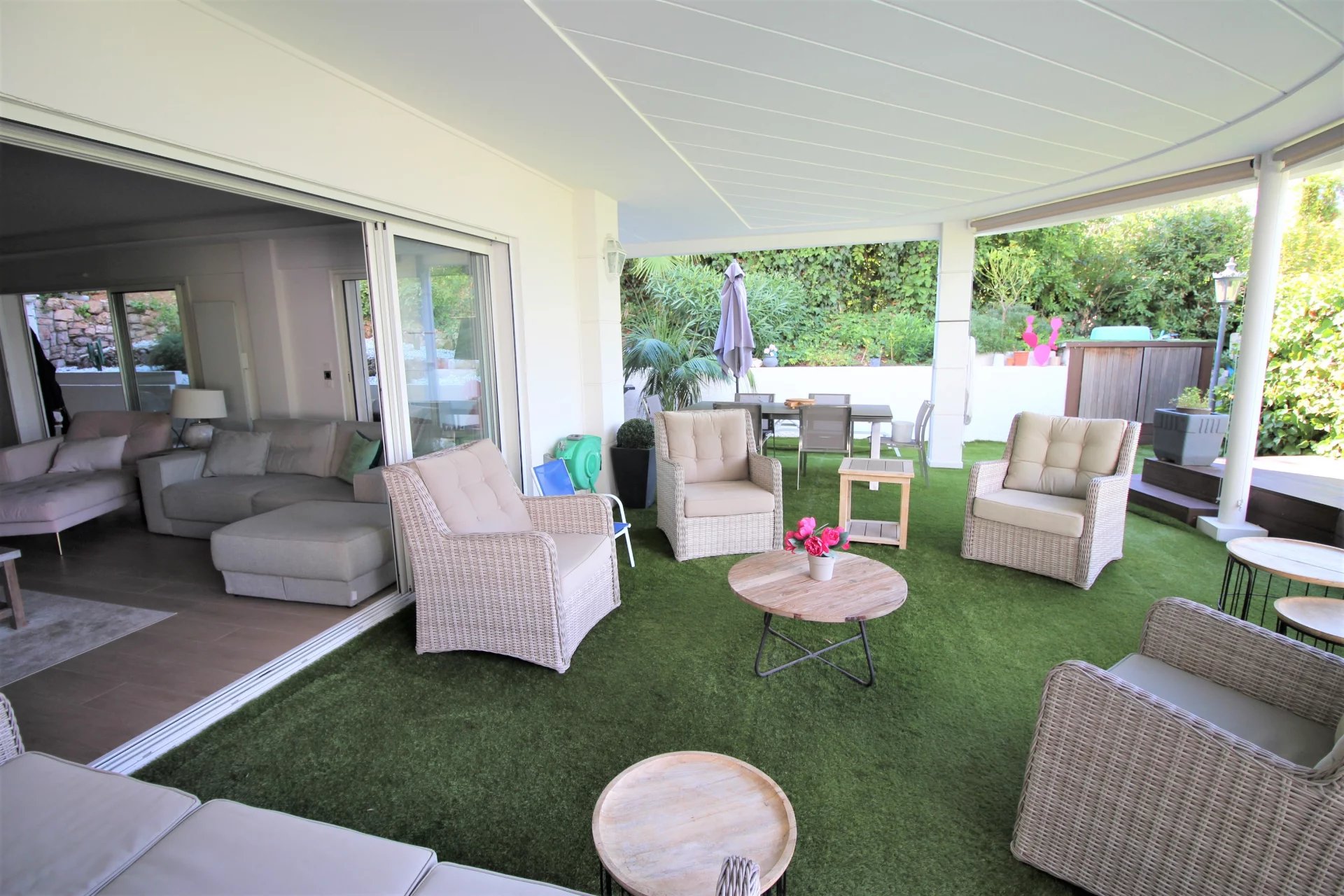 Cannes, apartment-villa 162sqm with private swimming pool.