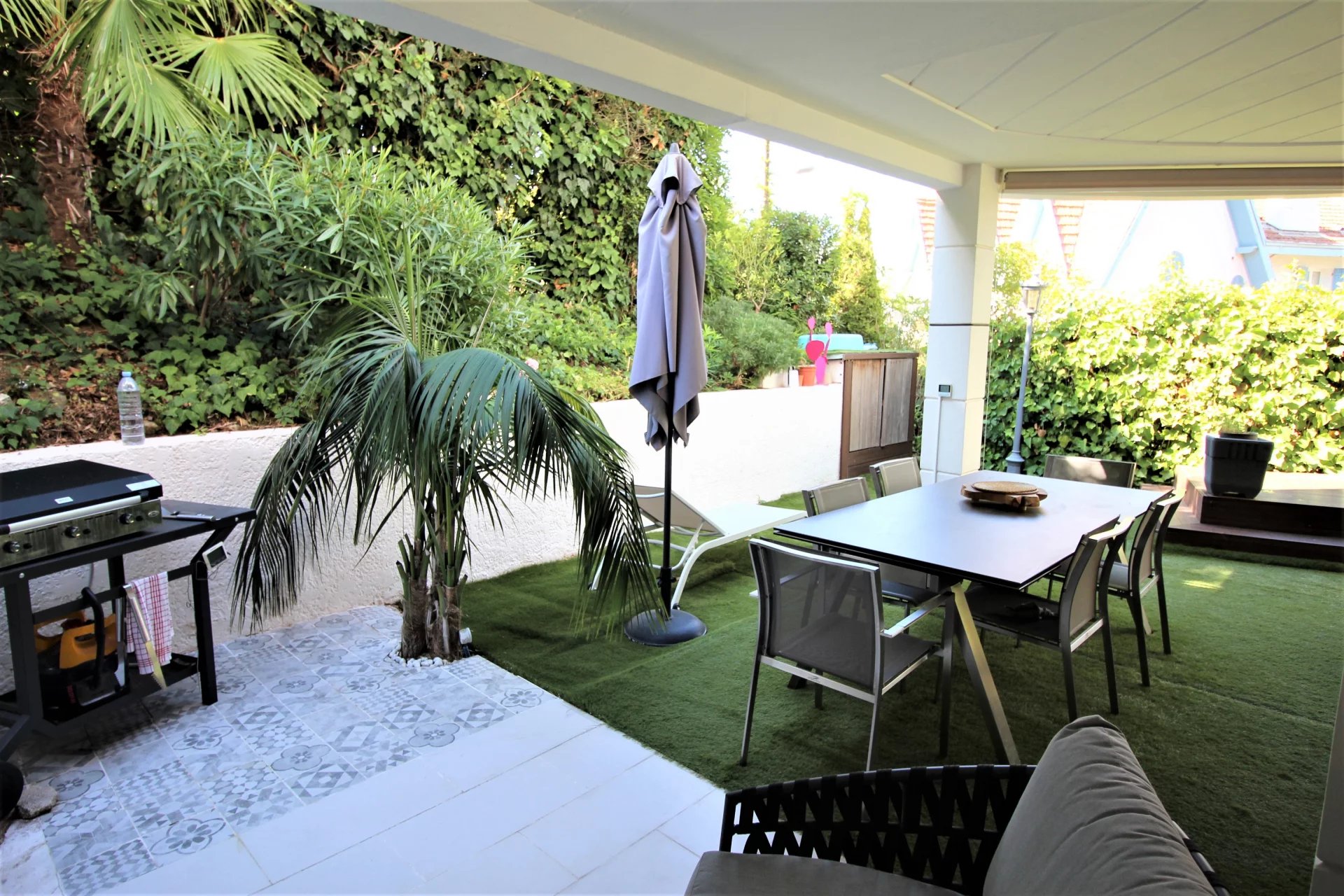 Cannes, appartement-villa 162m² avec piscine privative.