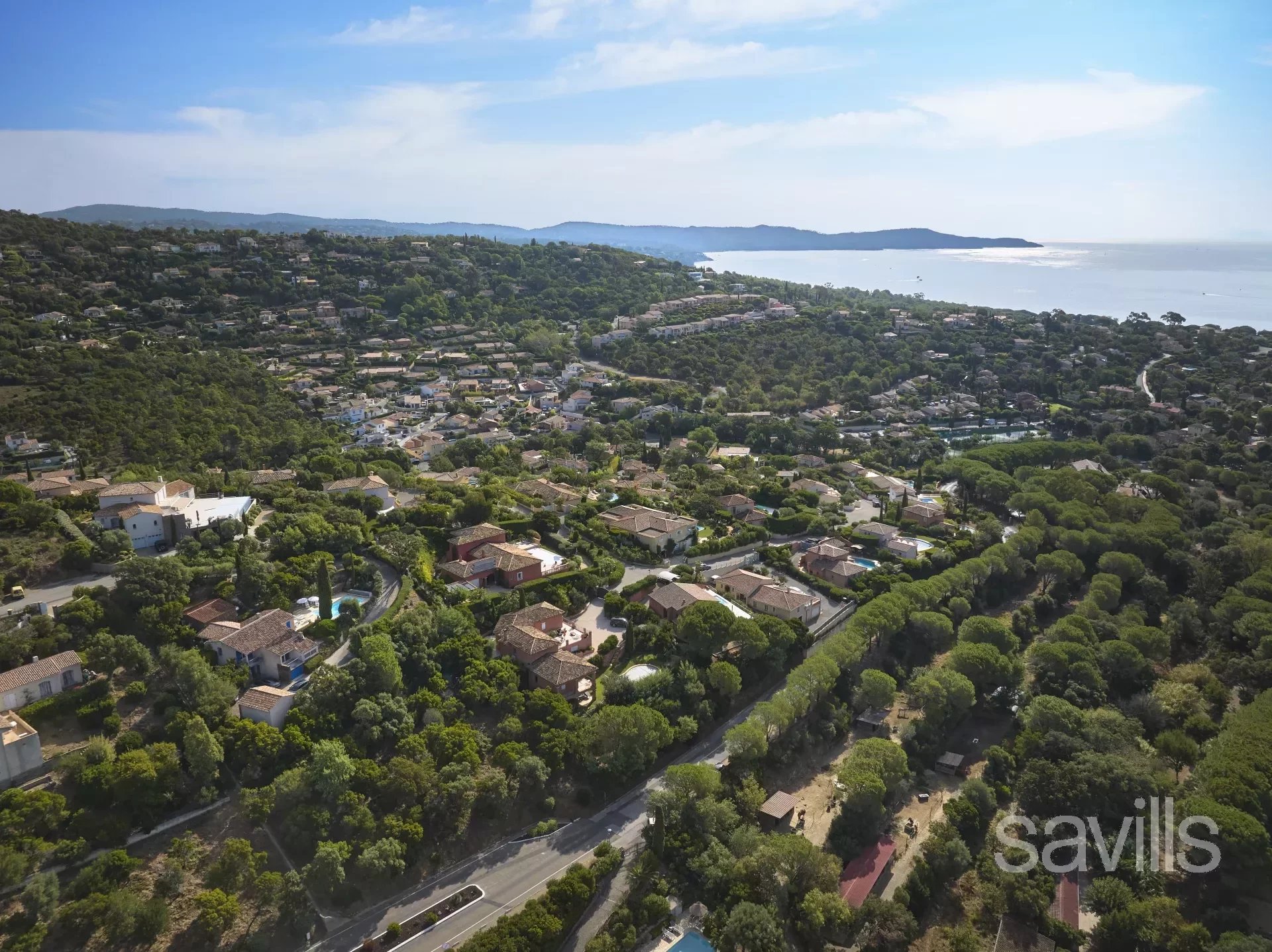 SOLE AGENT - Provençal property with sea view