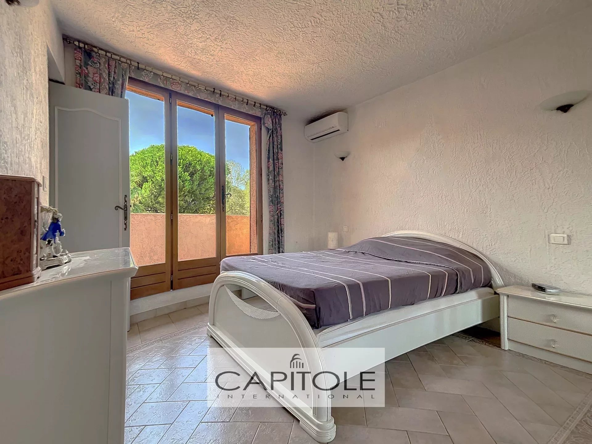 Antibes-  For sale  4 bedroom villa with an independant 1 bedroom apartment