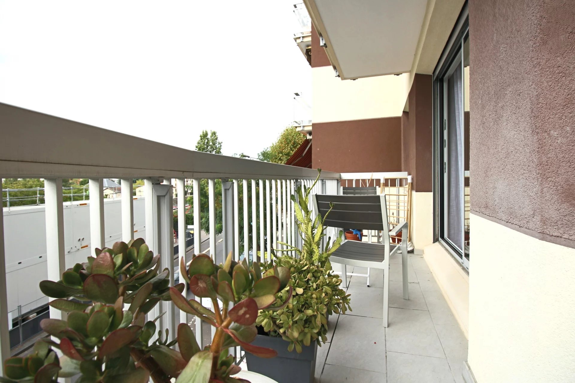 APPARTEMENT 4 pièces 79 m² EXCELLENT ETAT Bois Vincennes, balcon, cave, parking