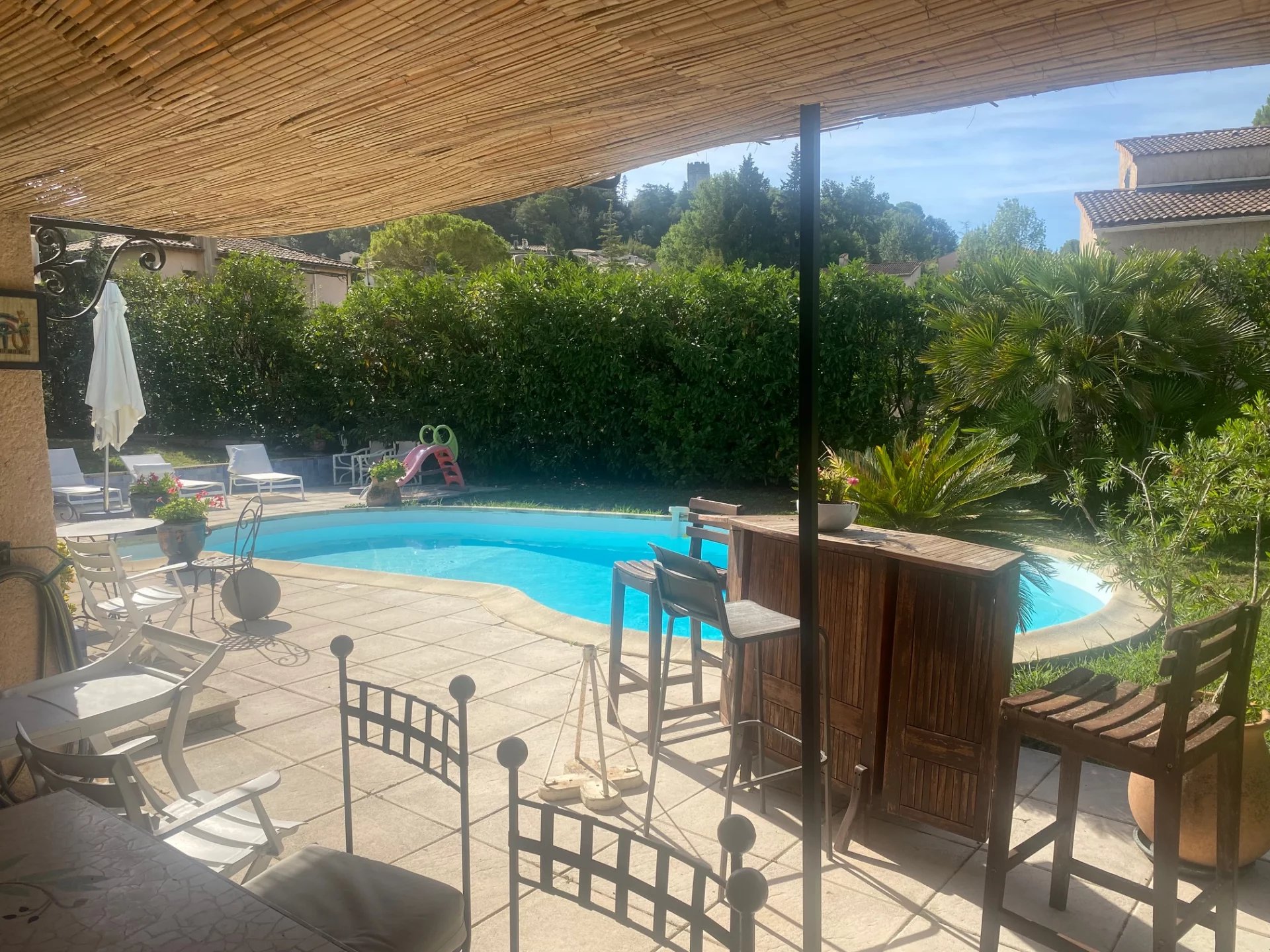 Jolie villa provençale 220m2 environ avec piscine et jardin  sur 2 niveaux