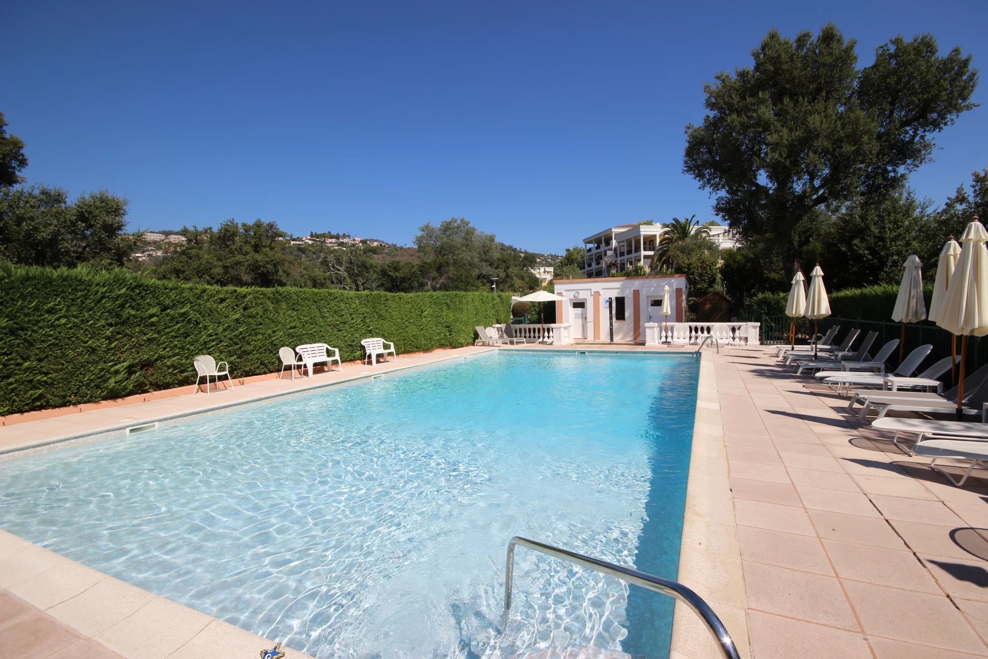 Mandelieu proche du Riviera Golf de Barbossi appartement de 2 pièces avec terrasse