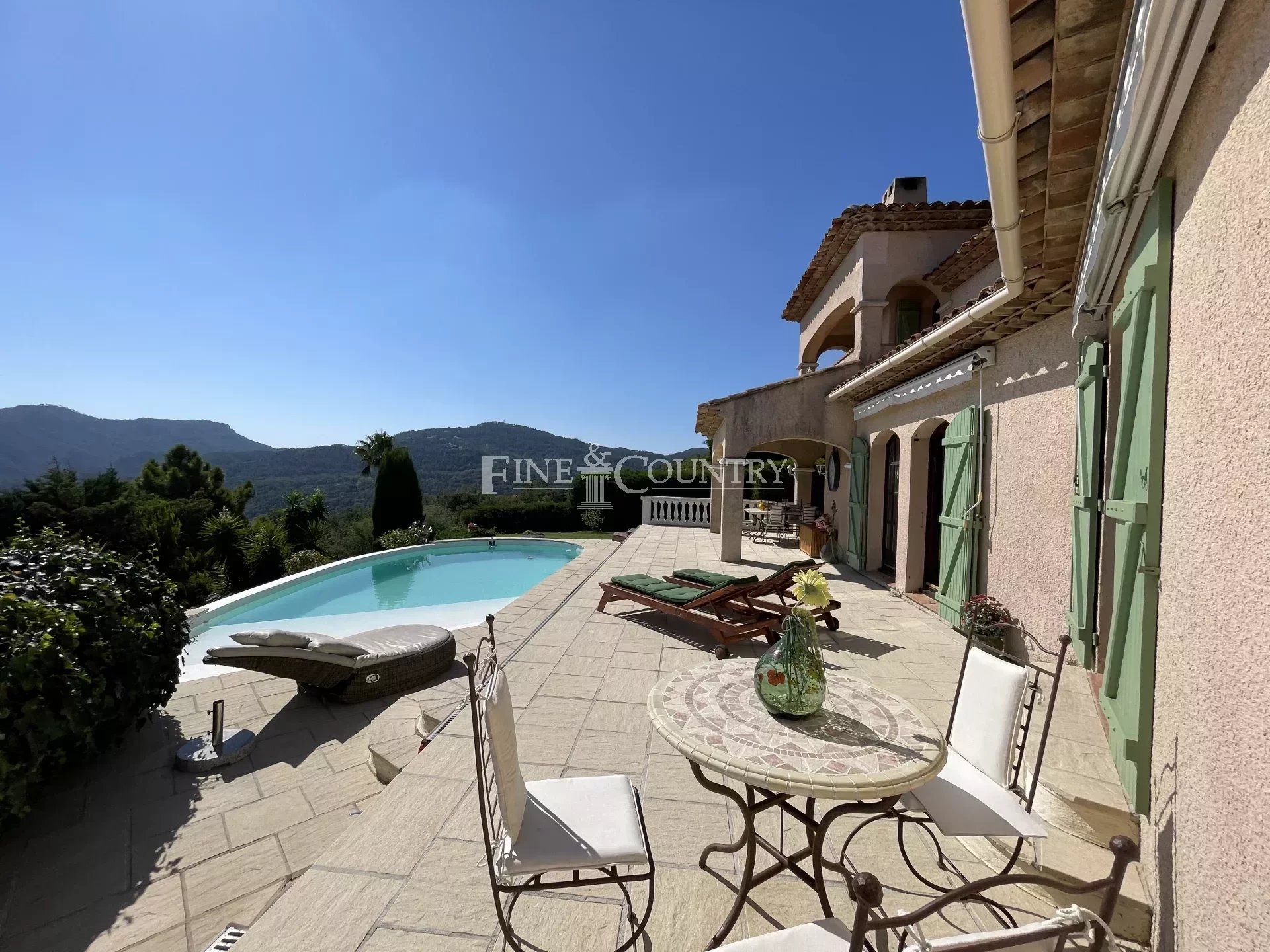 Charming Provençale Villa for Sale in les Adrets-de-l'Esterel,  with sea view