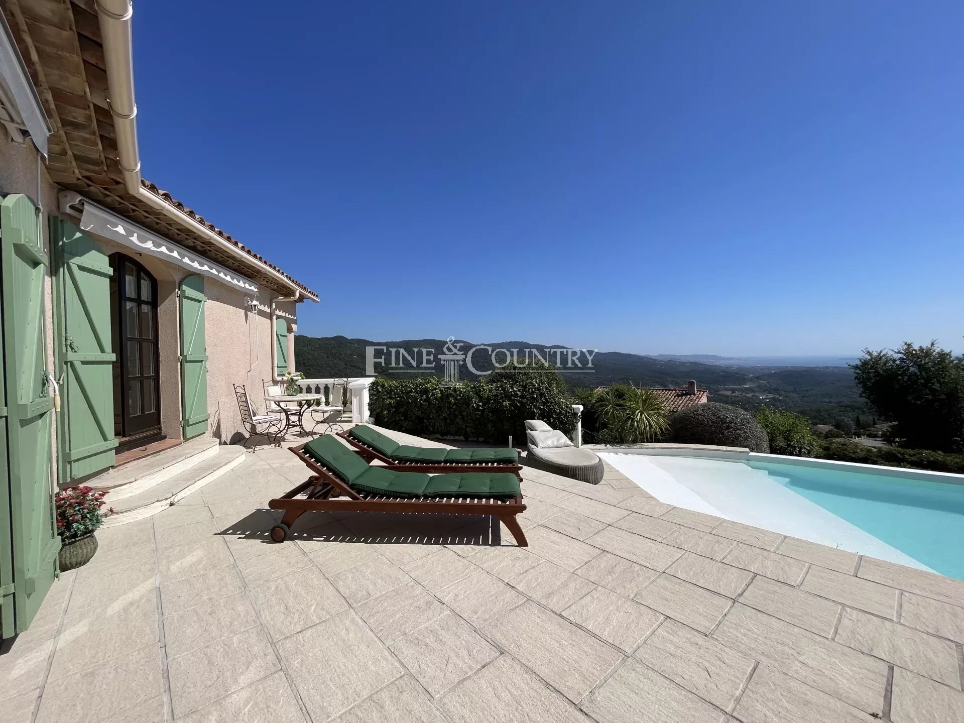Charming Provençale Villa for Sale in les Adrets-de-l'Esterel,  with sea view