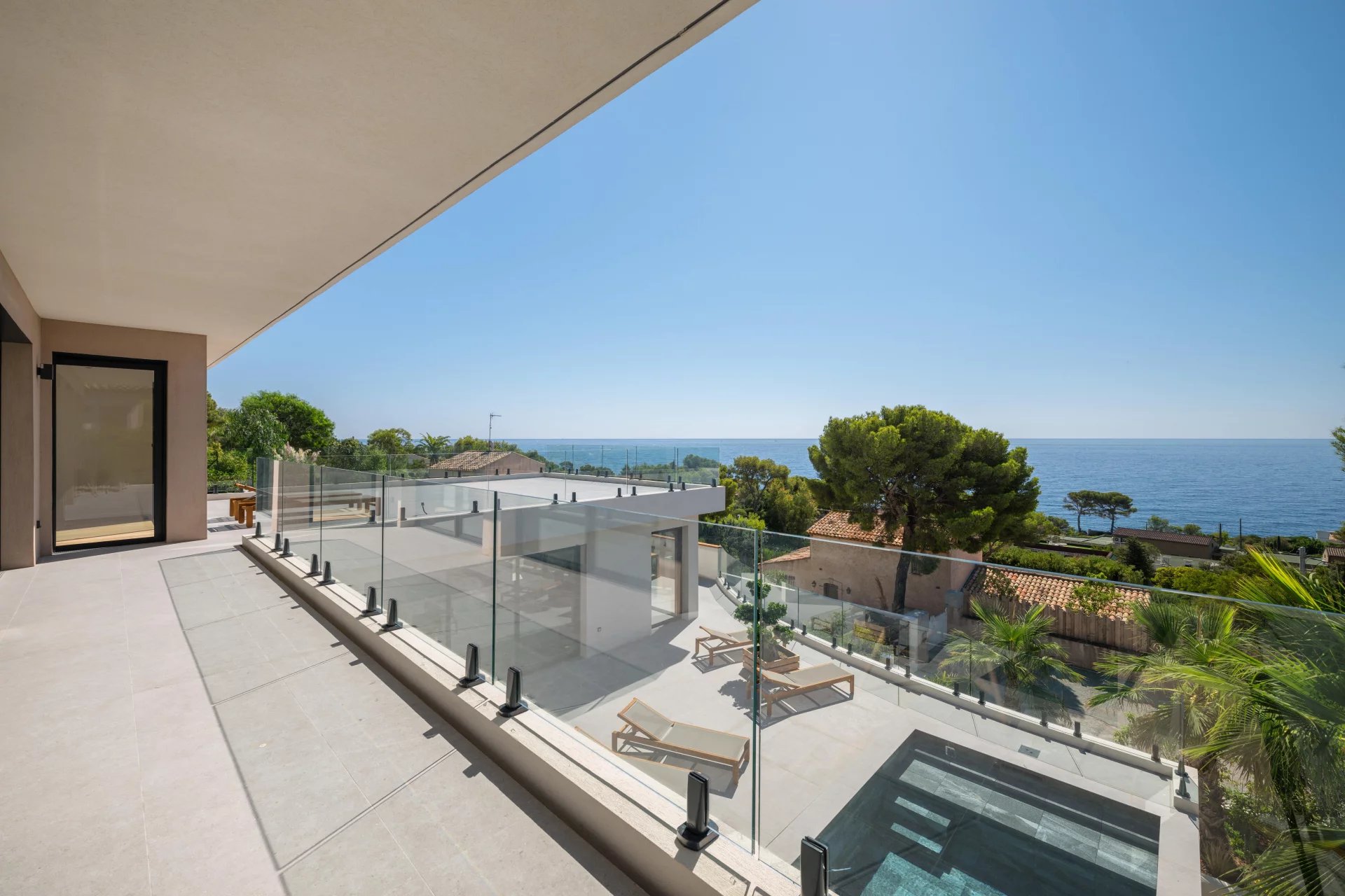 THE ISSAMBRES - ARCHITECT-DESIGNED VILLA - 6 BEDROOMS - PANORAMIC SEA VIEW