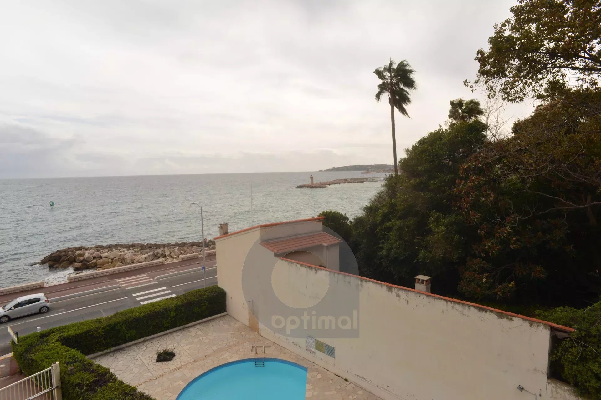 Menton Garavan, bord de mer avec grande terrasse piscine