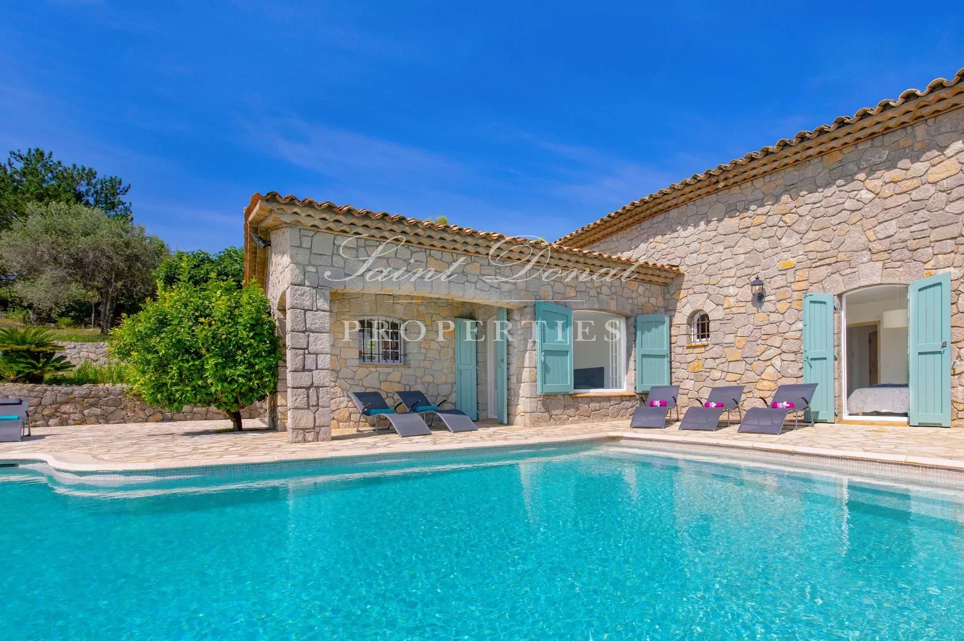 Magnificent renovated single-storey Provencal stonehouse
