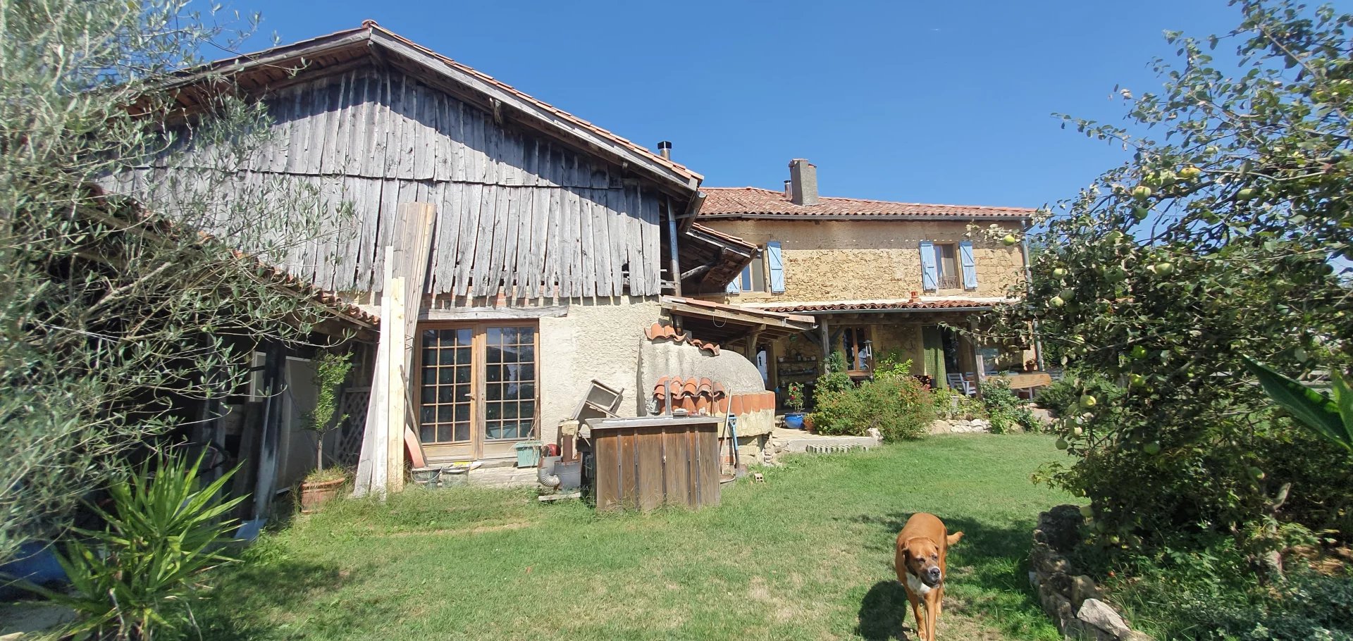 Beautiful Commingeoise with T3 gite, barn and views of the Pyrenees