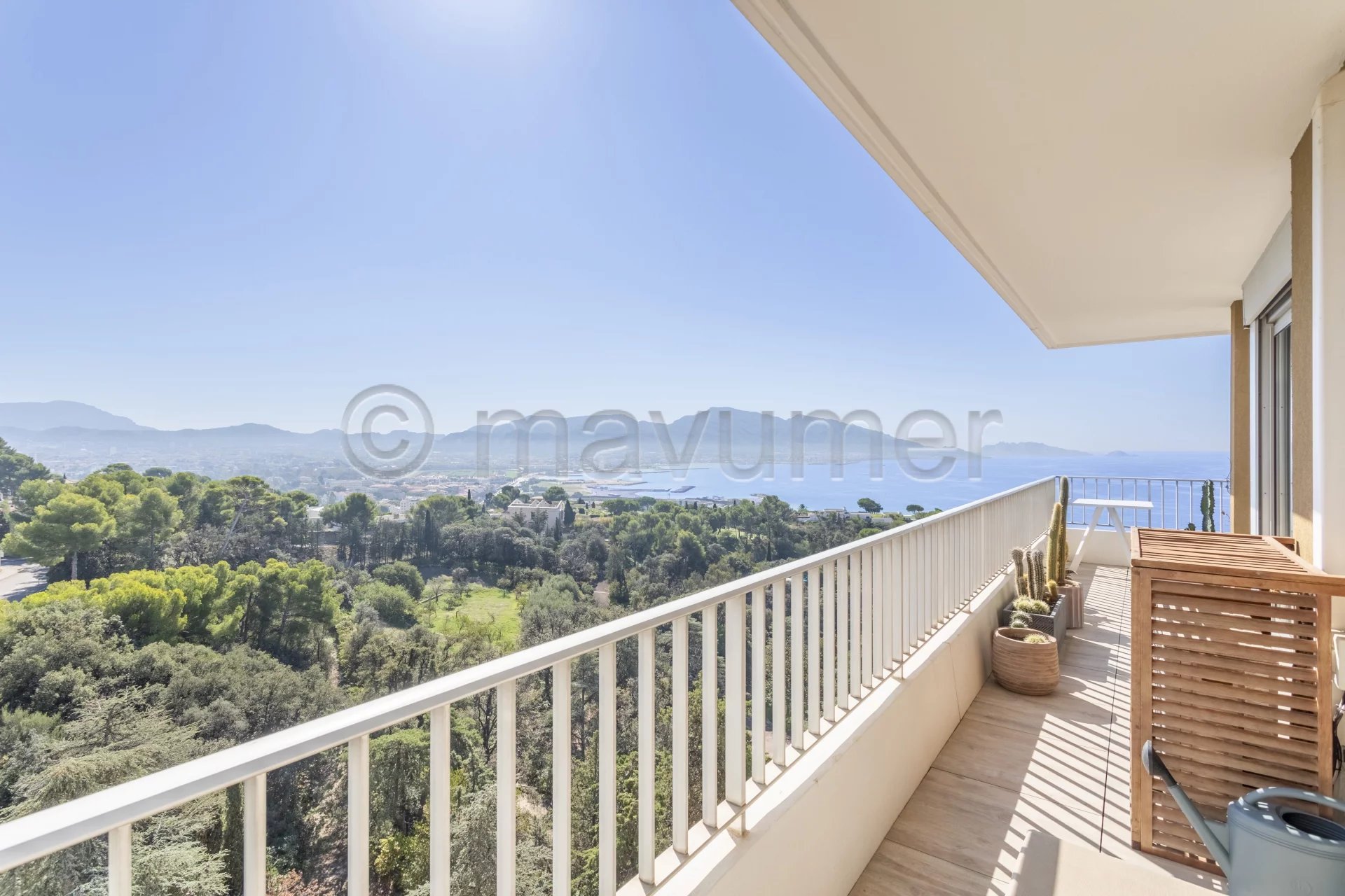 EXCLUSIVITE - T3 vue mer + terrasse de 26m² + cave + garage, quartier Roucas Blanc, Les Alpilles 13007 Marseille