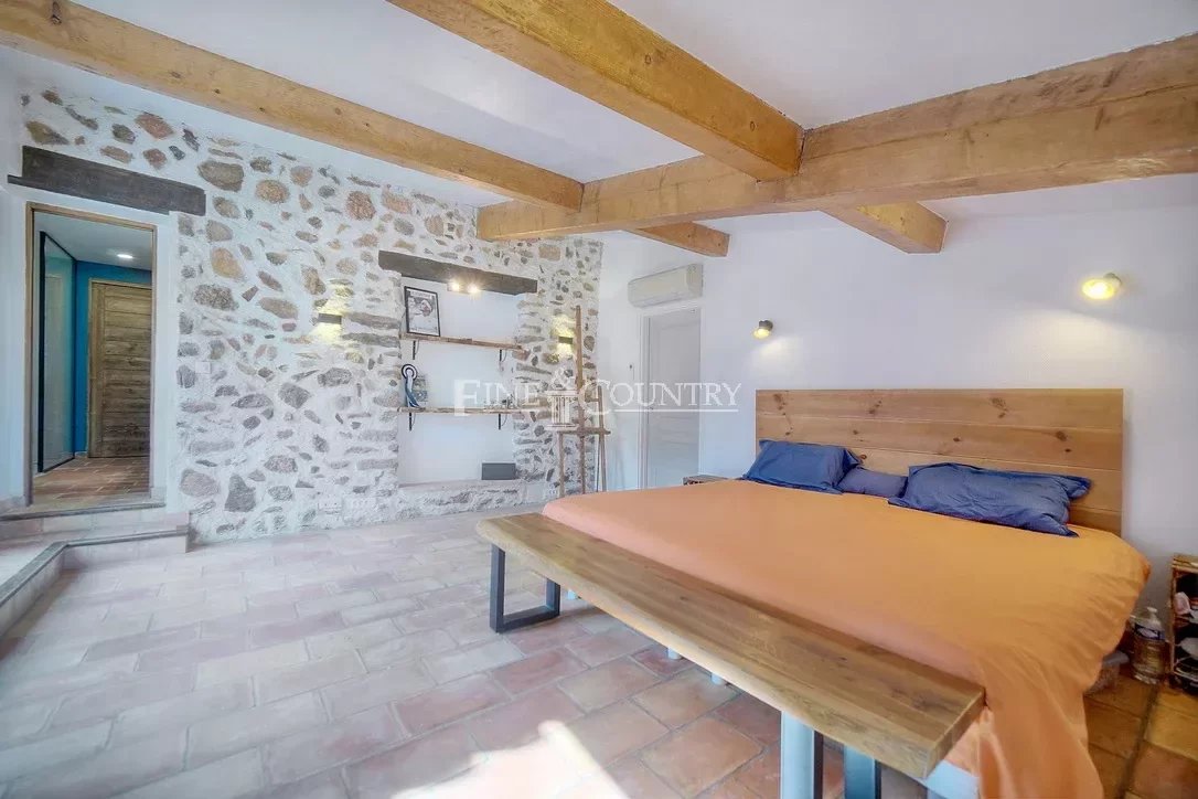 Roquebrune sur Argens; Villa à vendre avec piscine