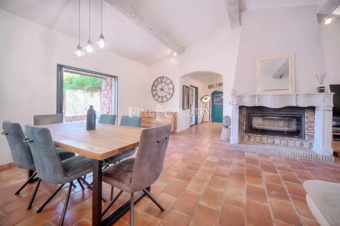 Roquebrune sur Argens; Villa à vendre avec piscine