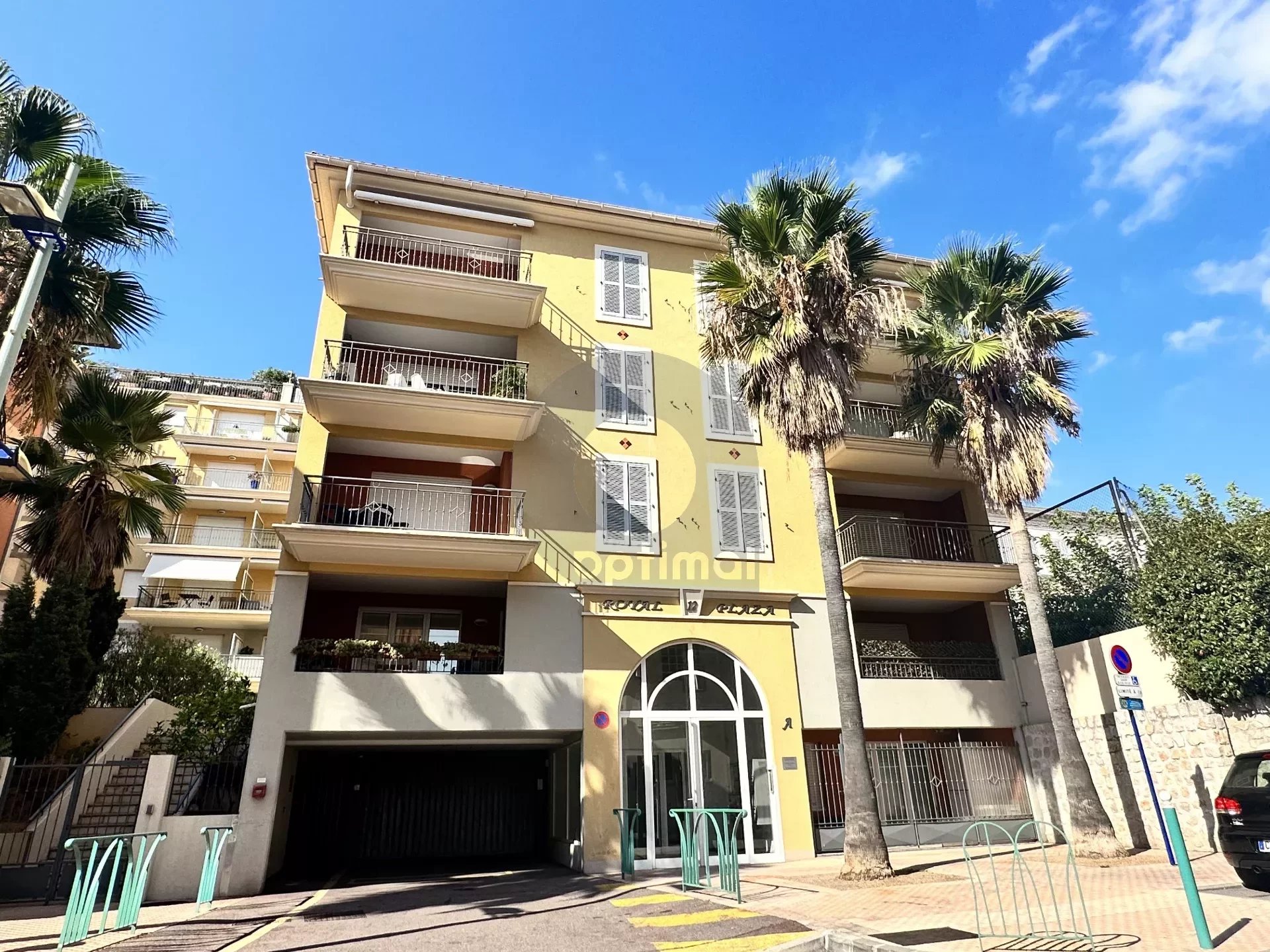 CENTER OF MENTON - 2-ROOM APARTMENT WITH TERRACE