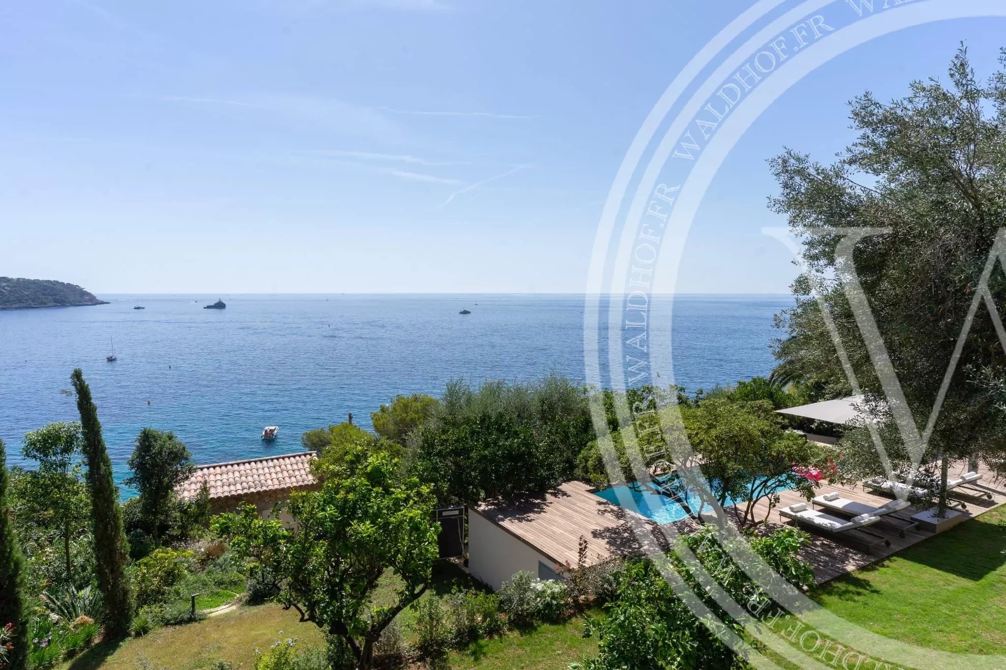 Villa entièrement rénovée face à la mer proche de Monaco