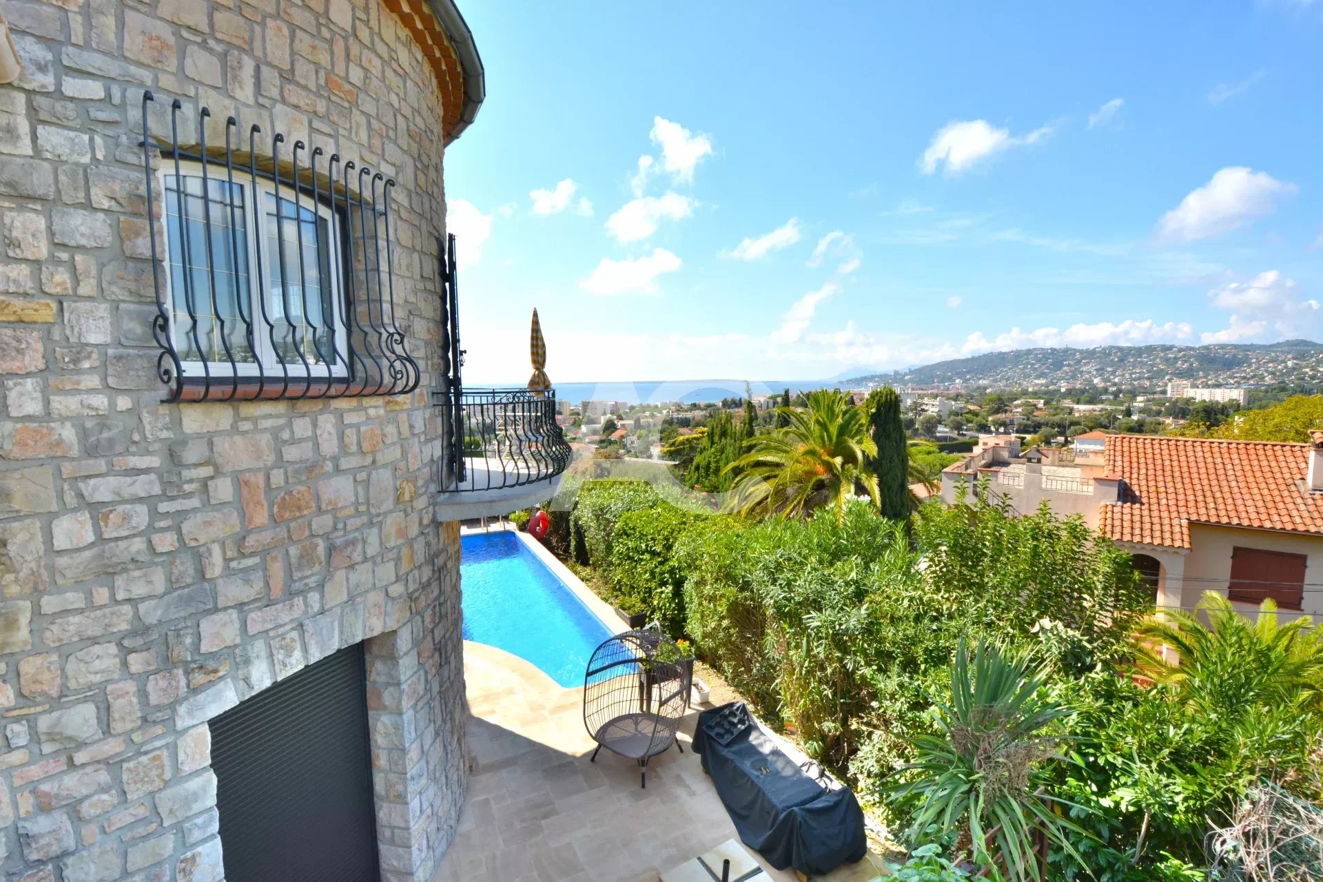 ANTIBES - VILLA SUPERBE VUE MER ET PISCINE