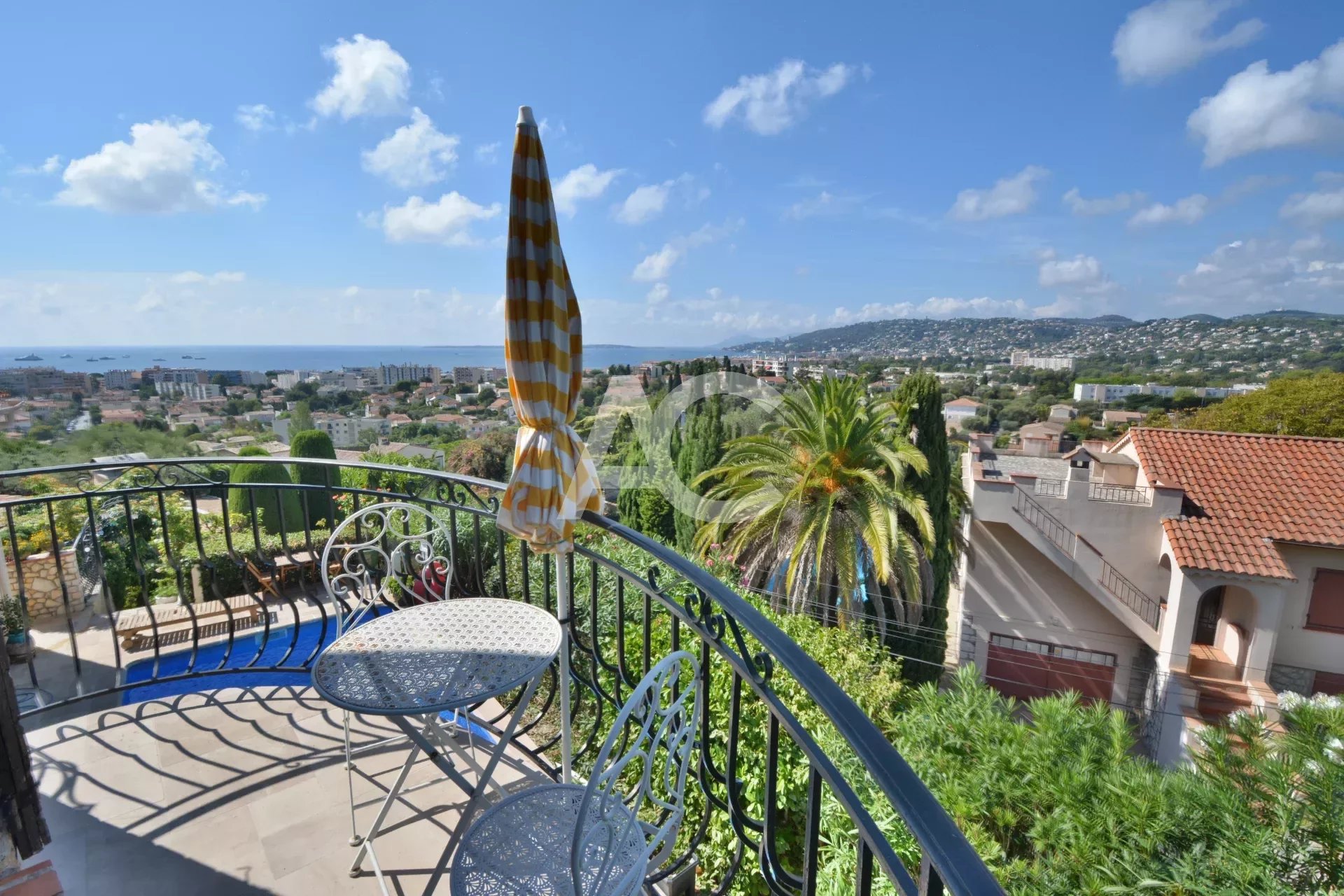 ANTIBES - VILLA WITH SEAVIEW AND SWIMMING POOL