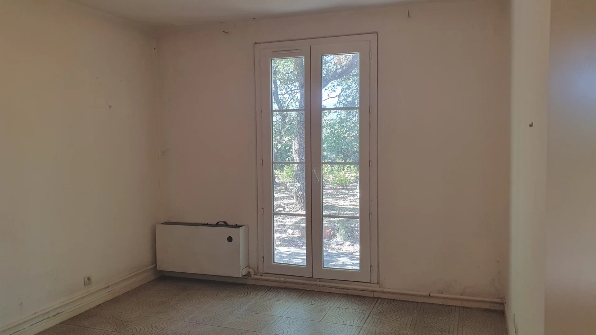 Villa with pool to be renovated in Figanieres.